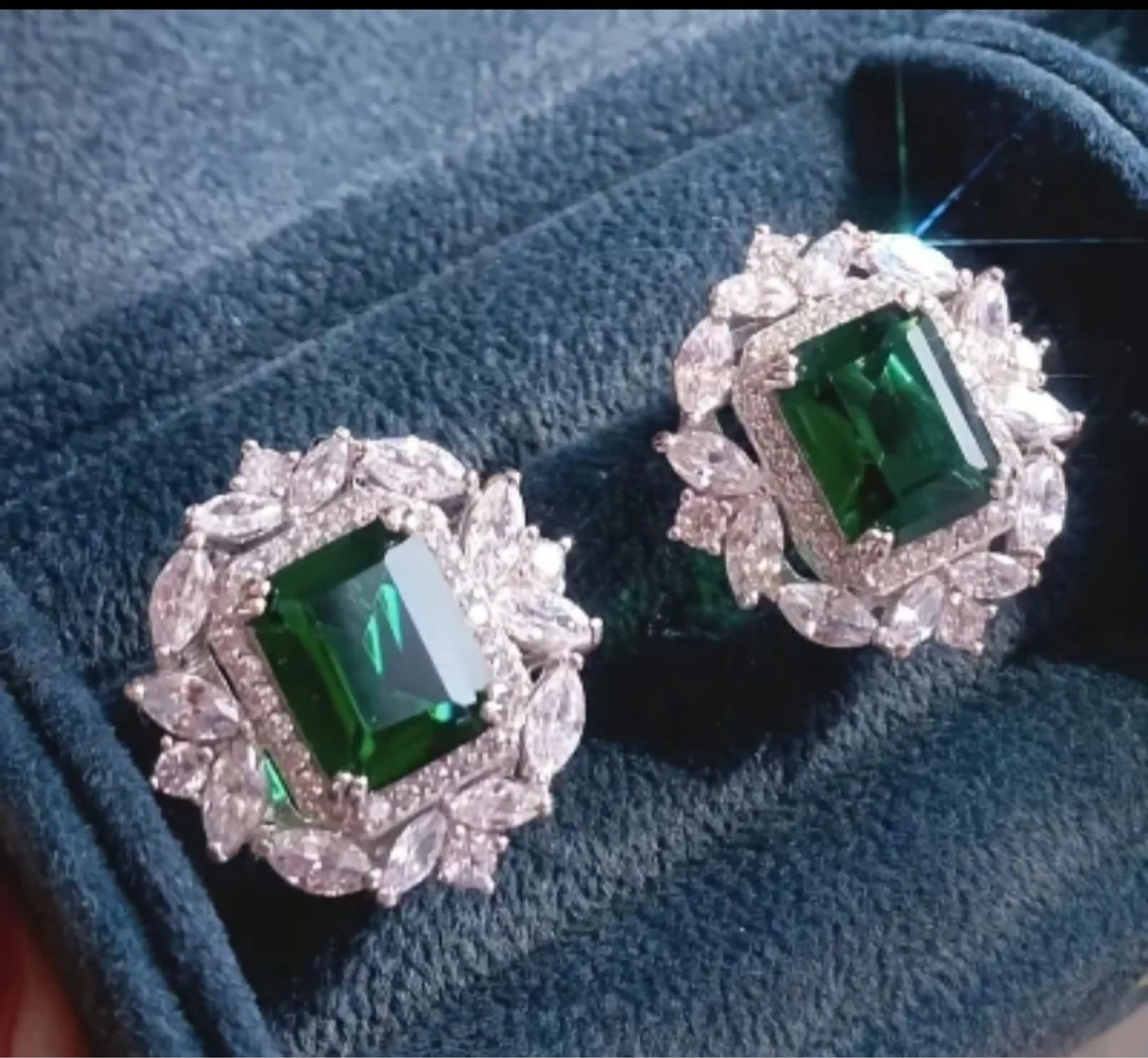 Zircon Kle Küpe (Renk Yeşil)