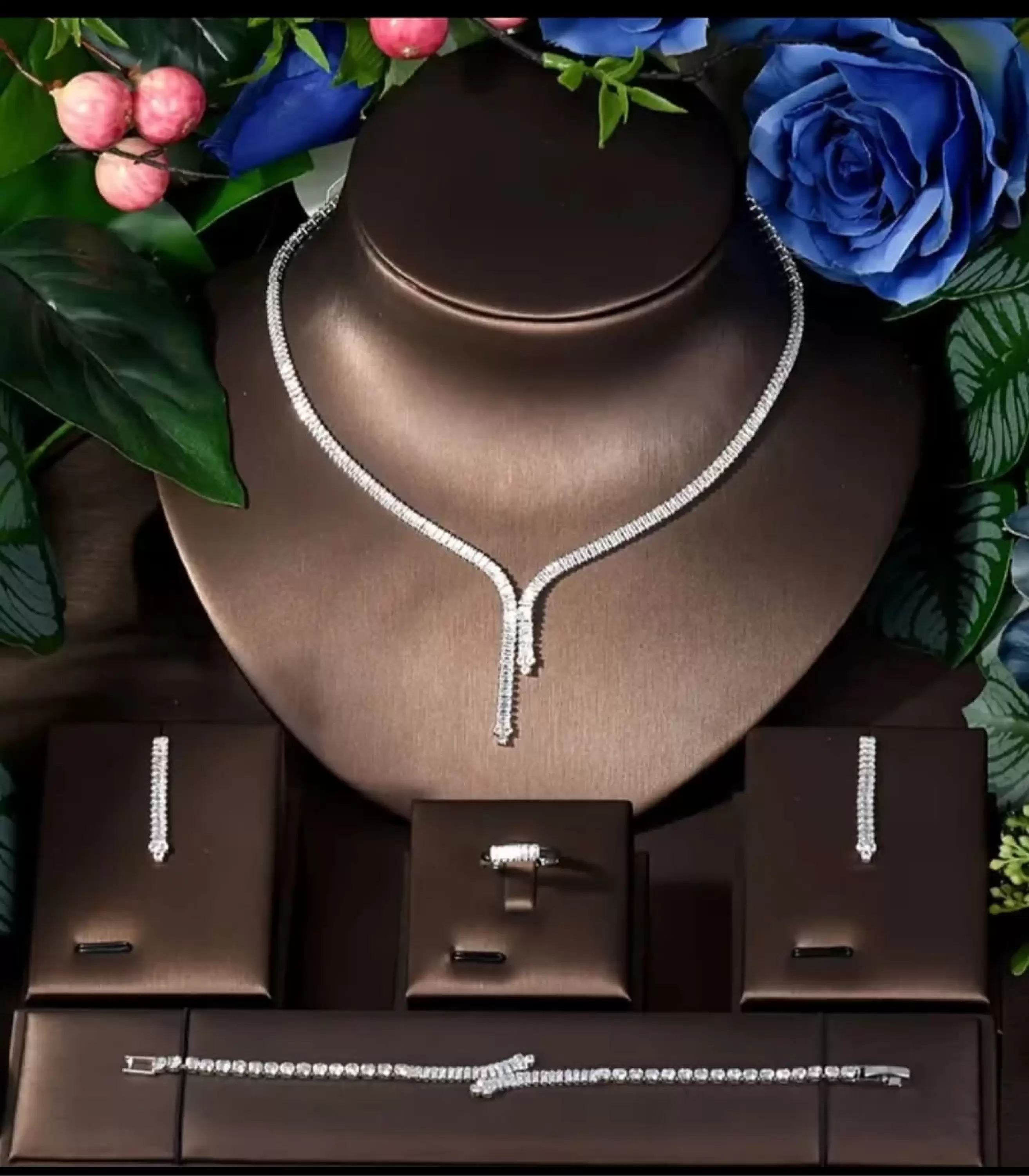 Zircon Set (Kolye Bileklik Küpe Yüzük)(2)