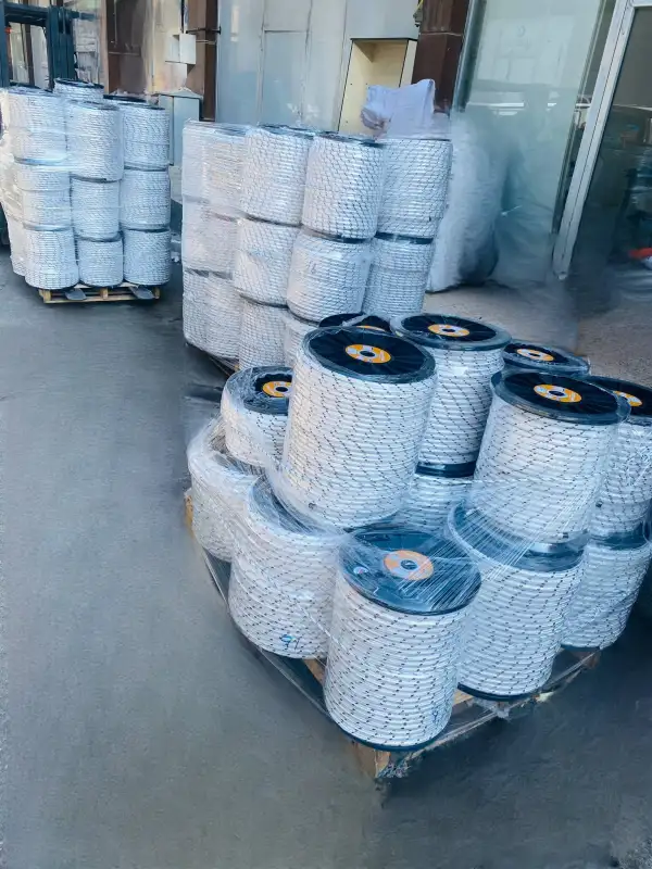 İskota Halatı 8mm Sentetik – Yüksek Mukavemetli, Hafif ve Dayanıklı – 600 Metre Makara (34 Kg)