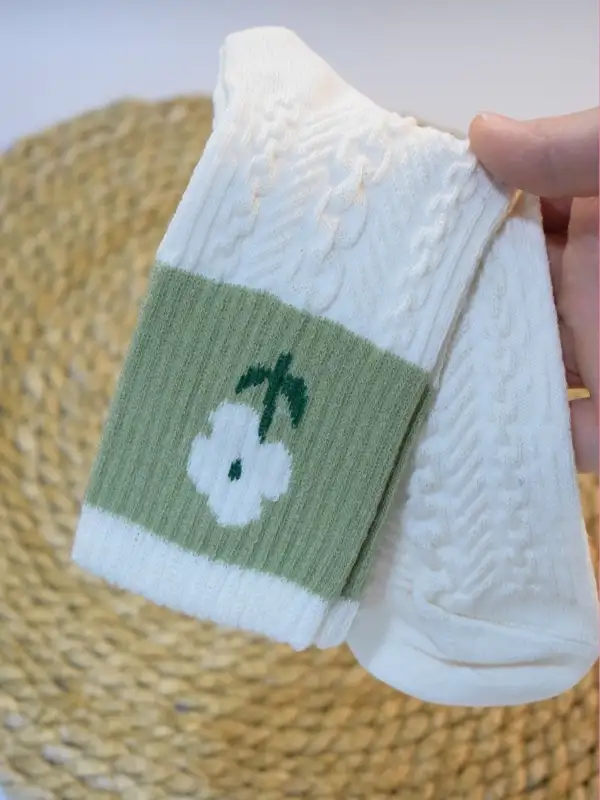 Çiçek Desenli Kadın Çorabı