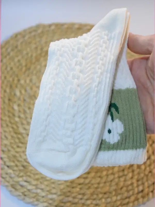 Çiçek Desenli Kadın Çorabı