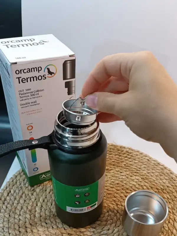 Paslanmaz Çelik Bardaklı Ve Süzgeçli Matara Termos