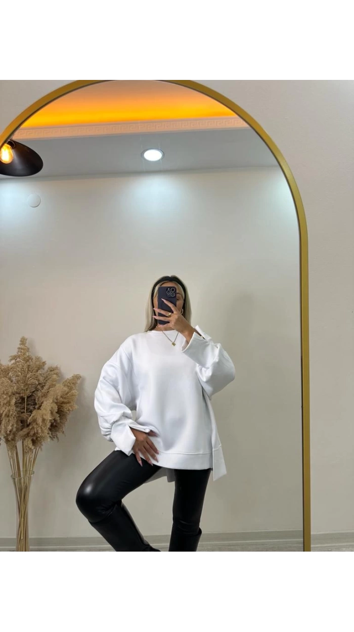 Kadın Beyaz Yırtmaç Kol Detaylı Oversize Sweatshirt