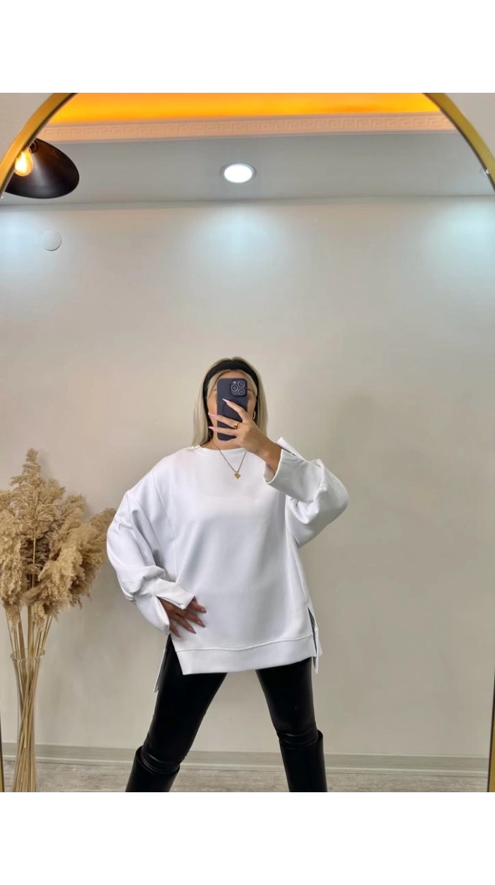 Kadın Beyaz Yırtmaç Kol Detaylı Oversize Sweatshirt