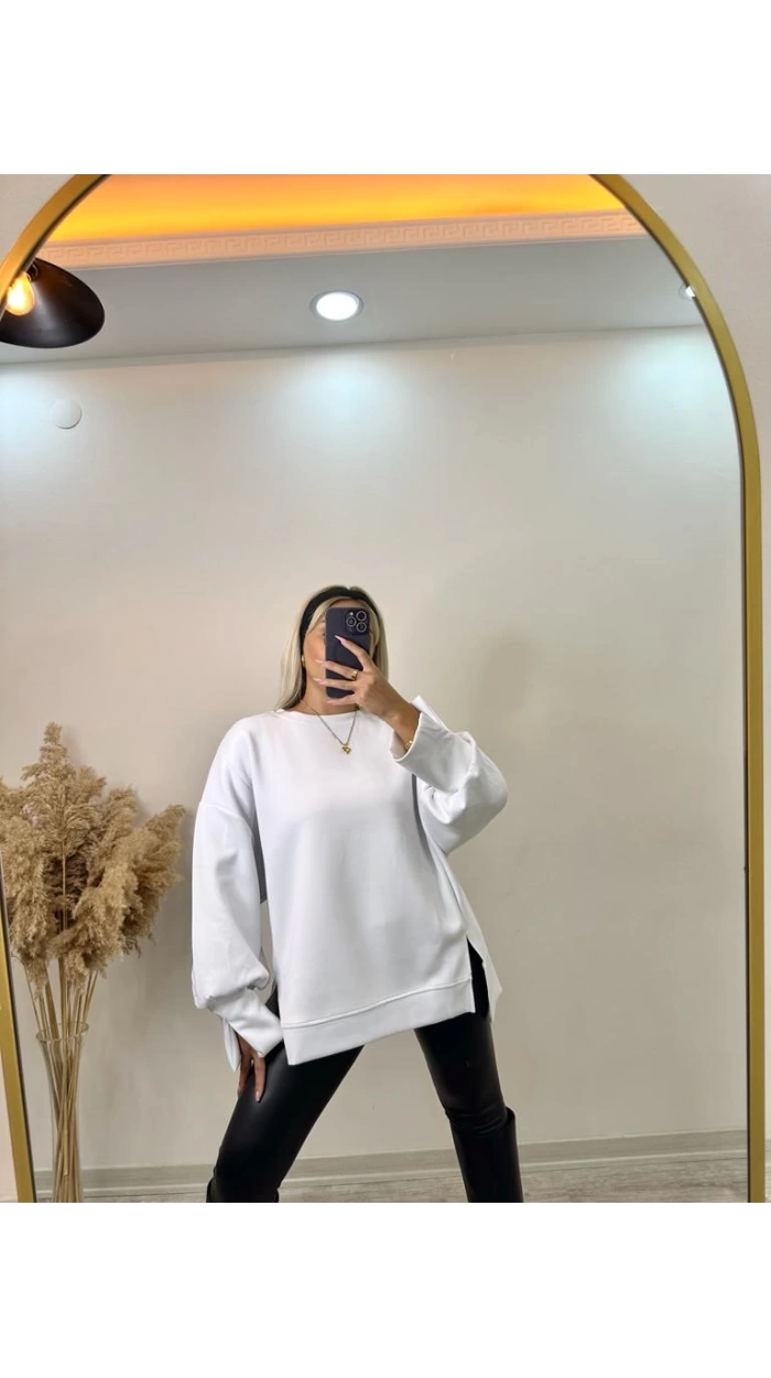 Kadın Beyaz Yırtmaç Kol Detaylı Oversize Sweatshirt