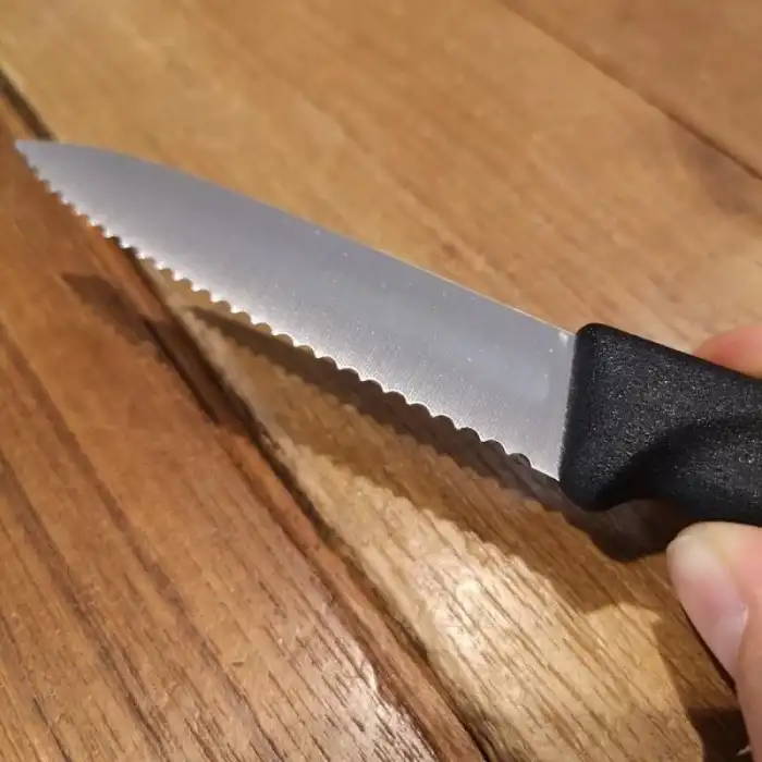 Victorinox 6.7631 8cm Kırmızı Tırtıklı Soyma Bıçağı