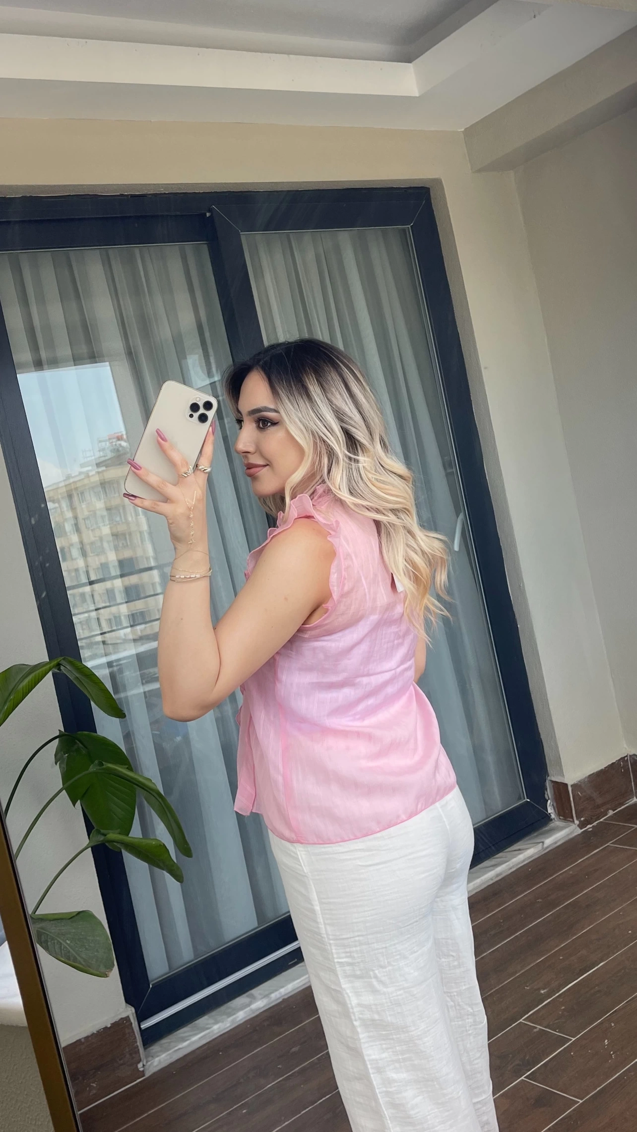 Pembe Kolsuz Fırfırlı Gömlek