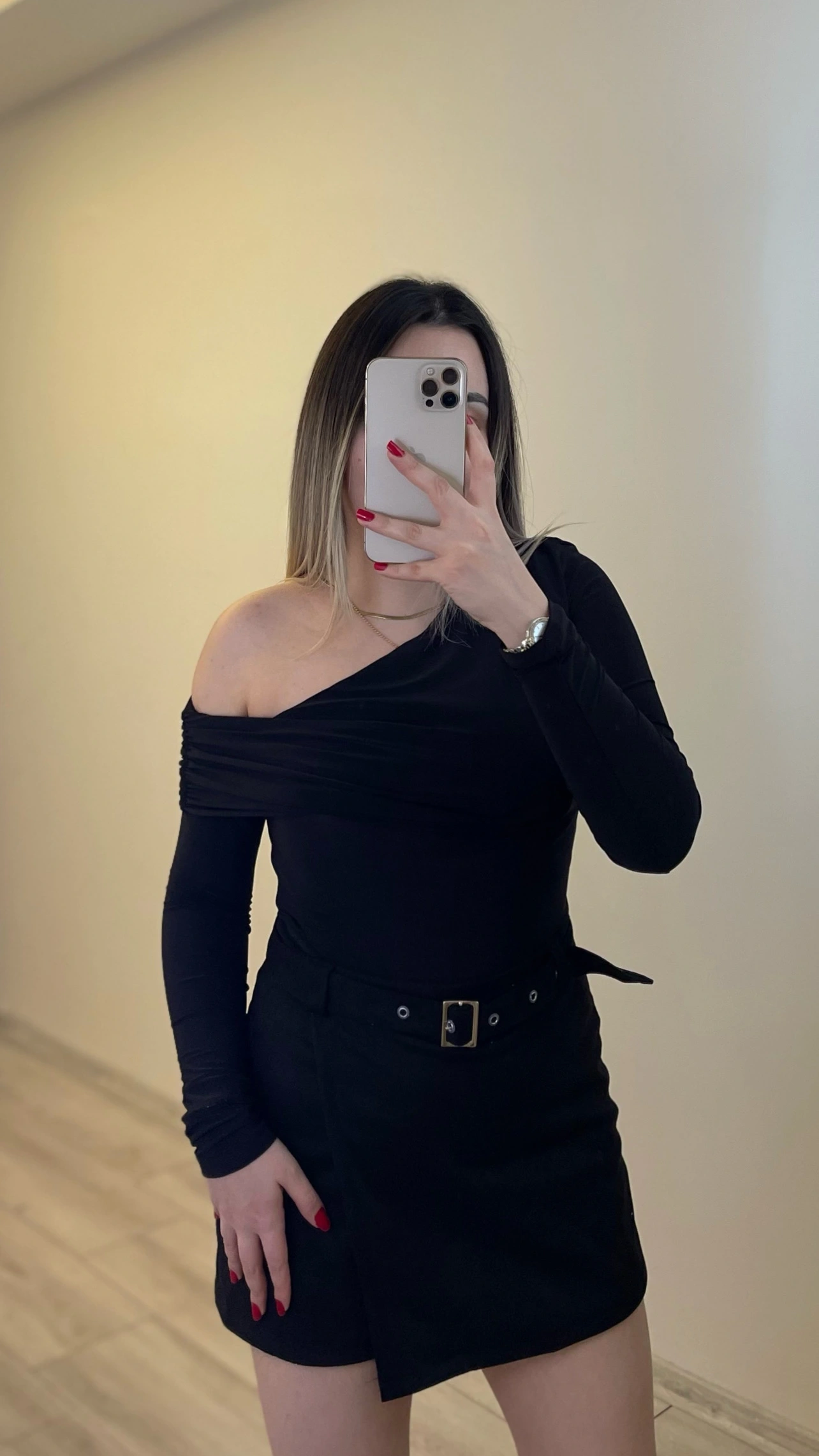 Siyah Omuz Detaylı Bluz