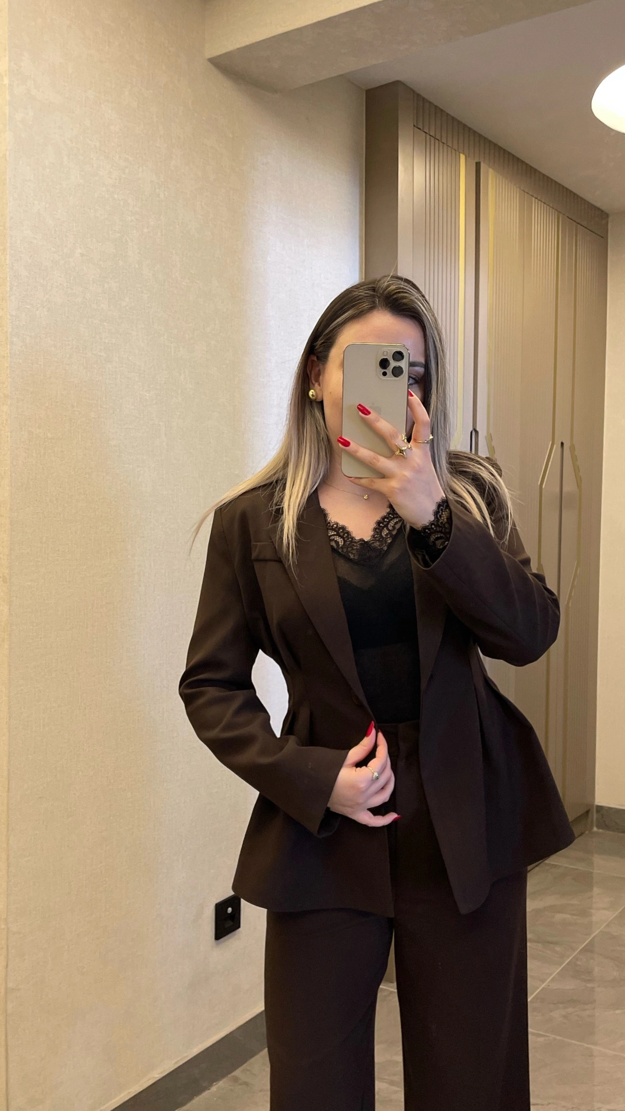 Pileli Belden Oturmalı Acı Kahve Blazer Takım