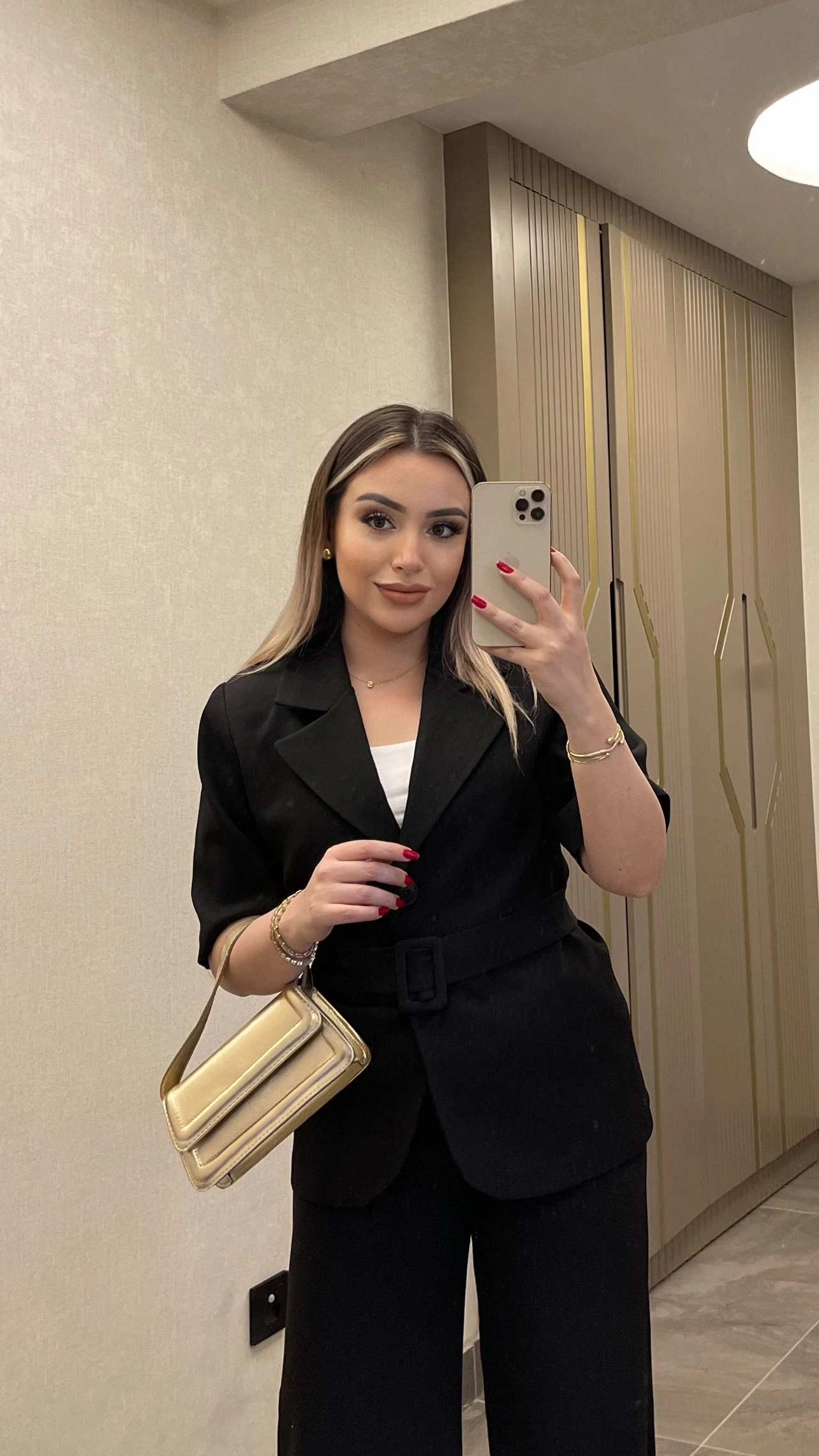 Kemerli Siyah Blazer Takım