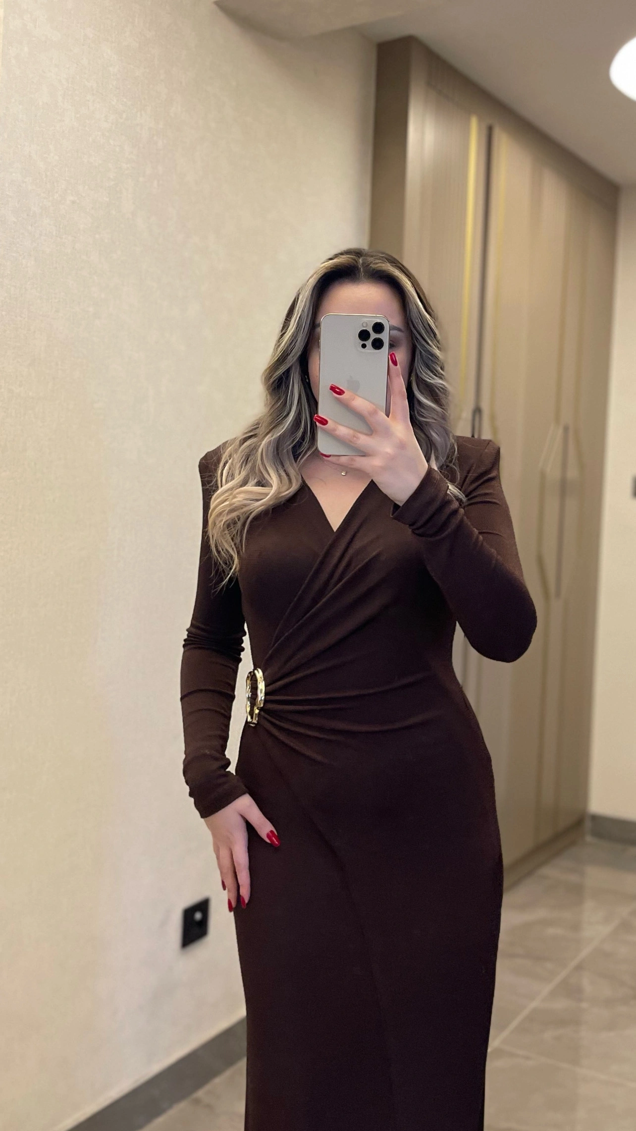 Işıltılı Gold Toka Detaylı Kruvaze Elbise Acı Kahve