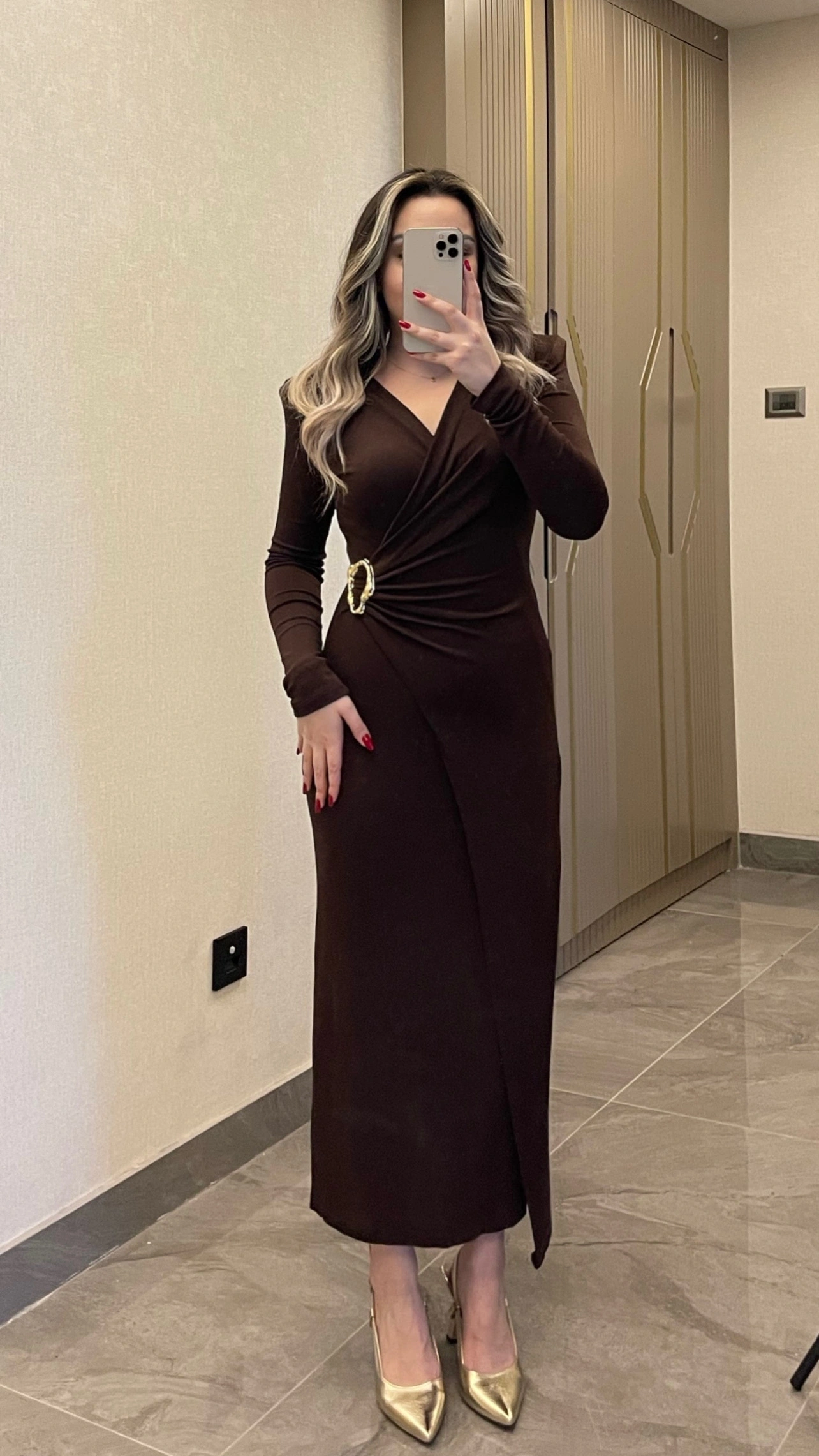 Işıltılı Gold Toka Detaylı Kruvaze Elbise Acı Kahve