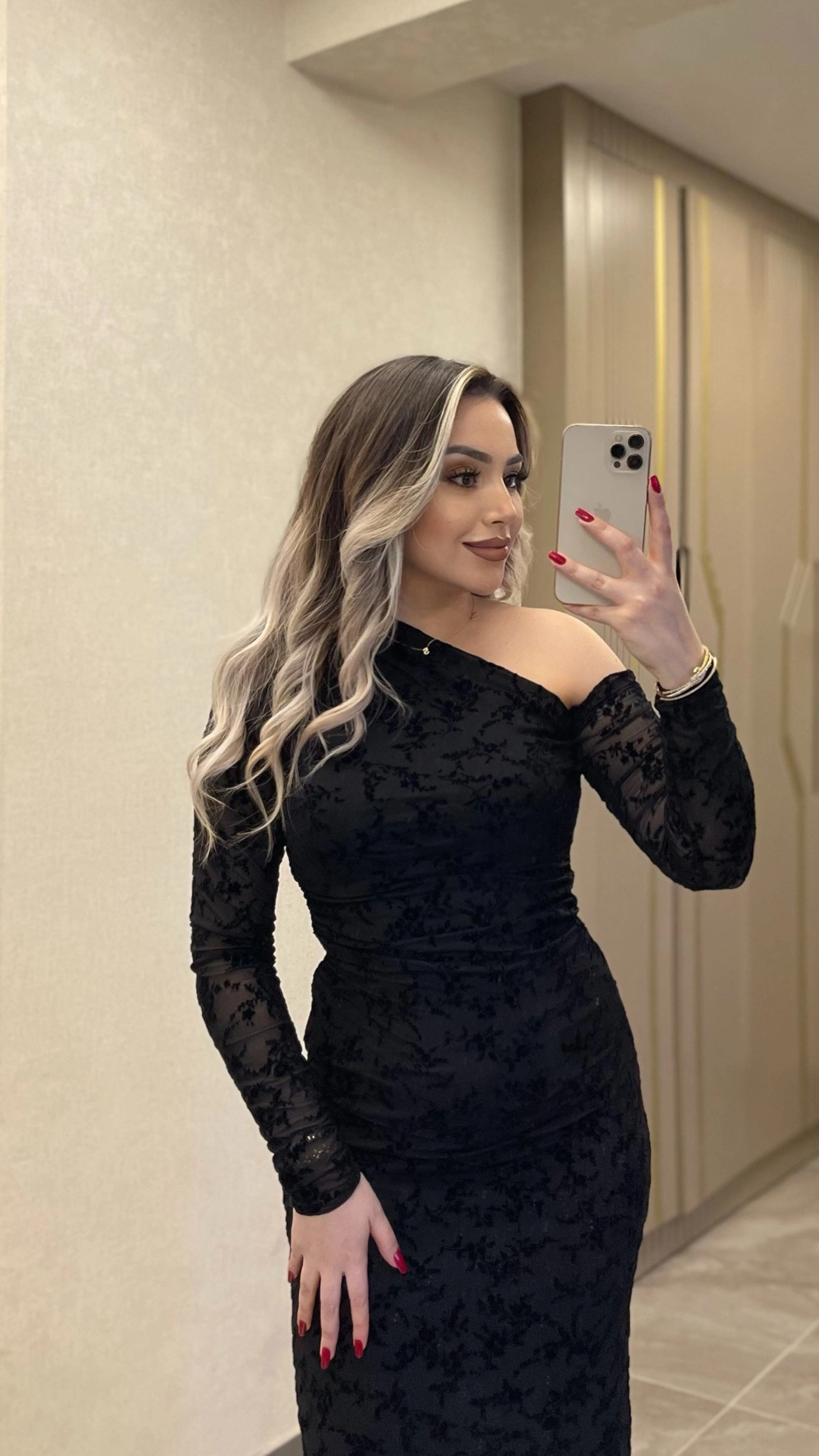 Siyah Dantel Detaylı Transparan Elbise
