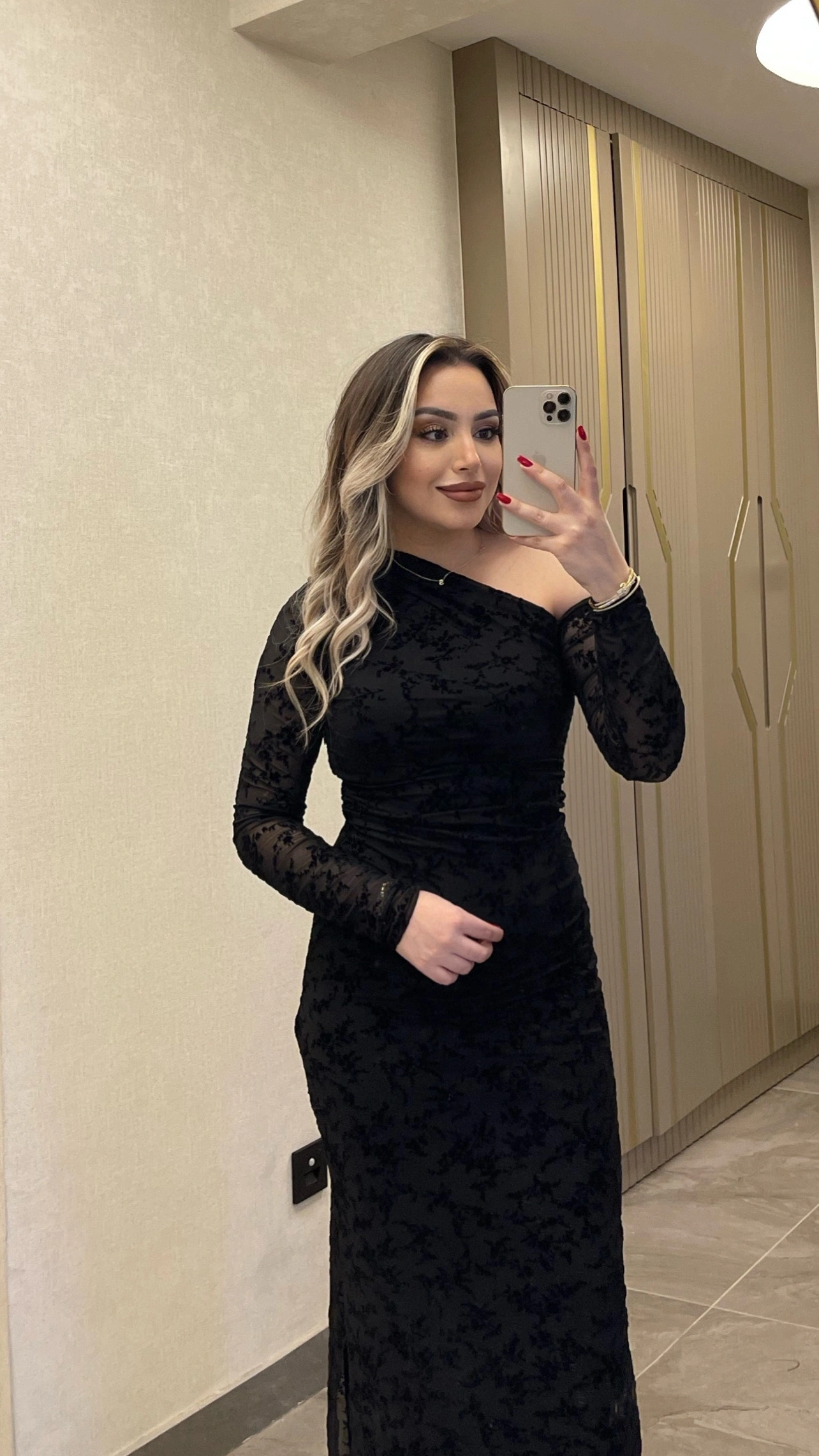 Siyah Dantel Detaylı Transparan Elbise