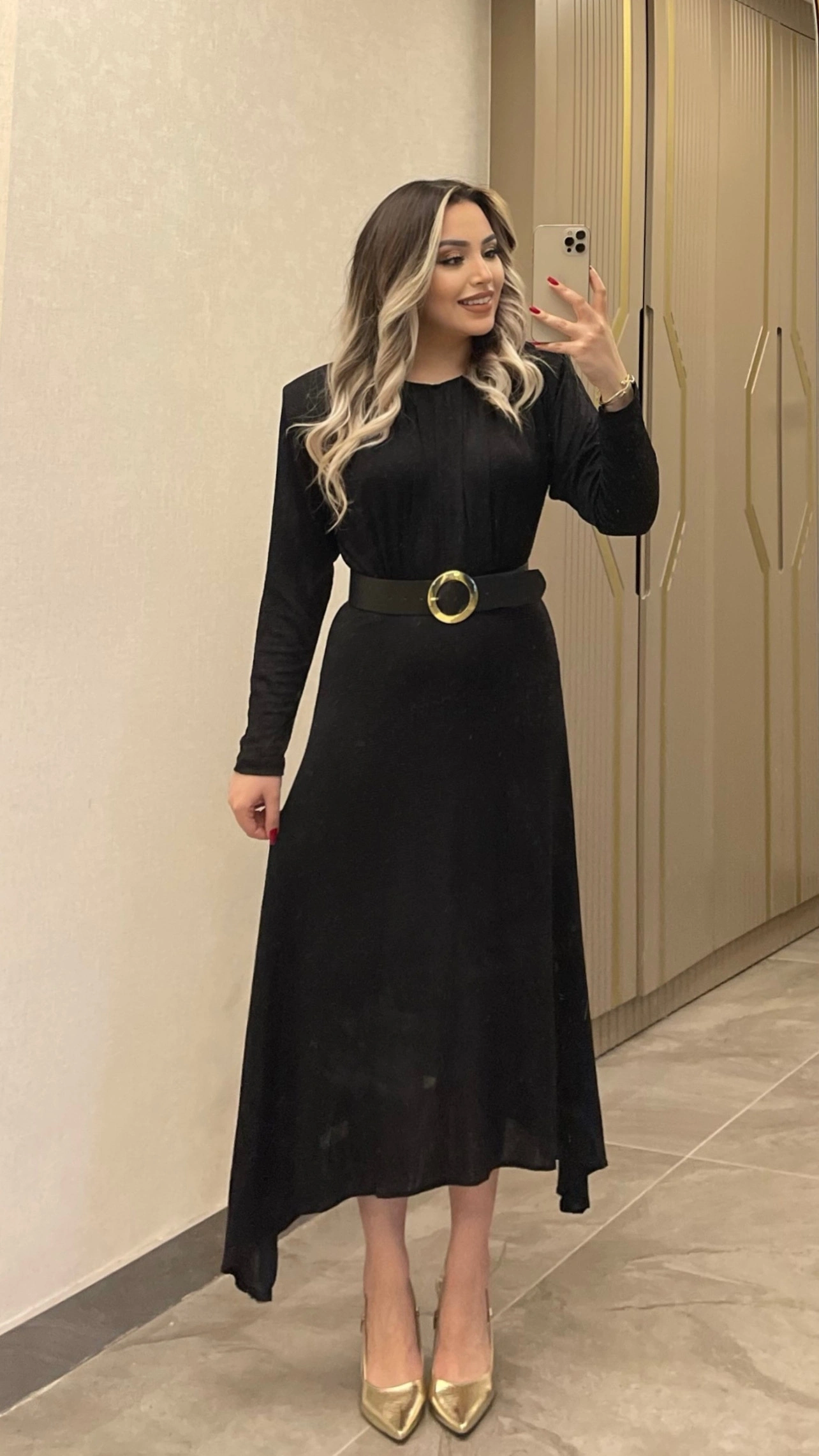 Kemerli Siyah Işıltılı Elbise