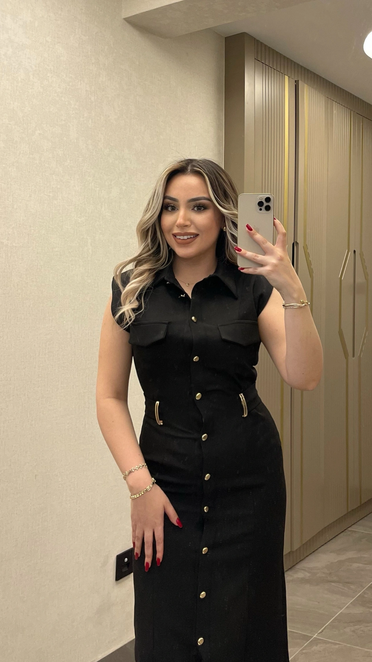 Kemer Aksesuar Detaylı Siyah Slim Elbise