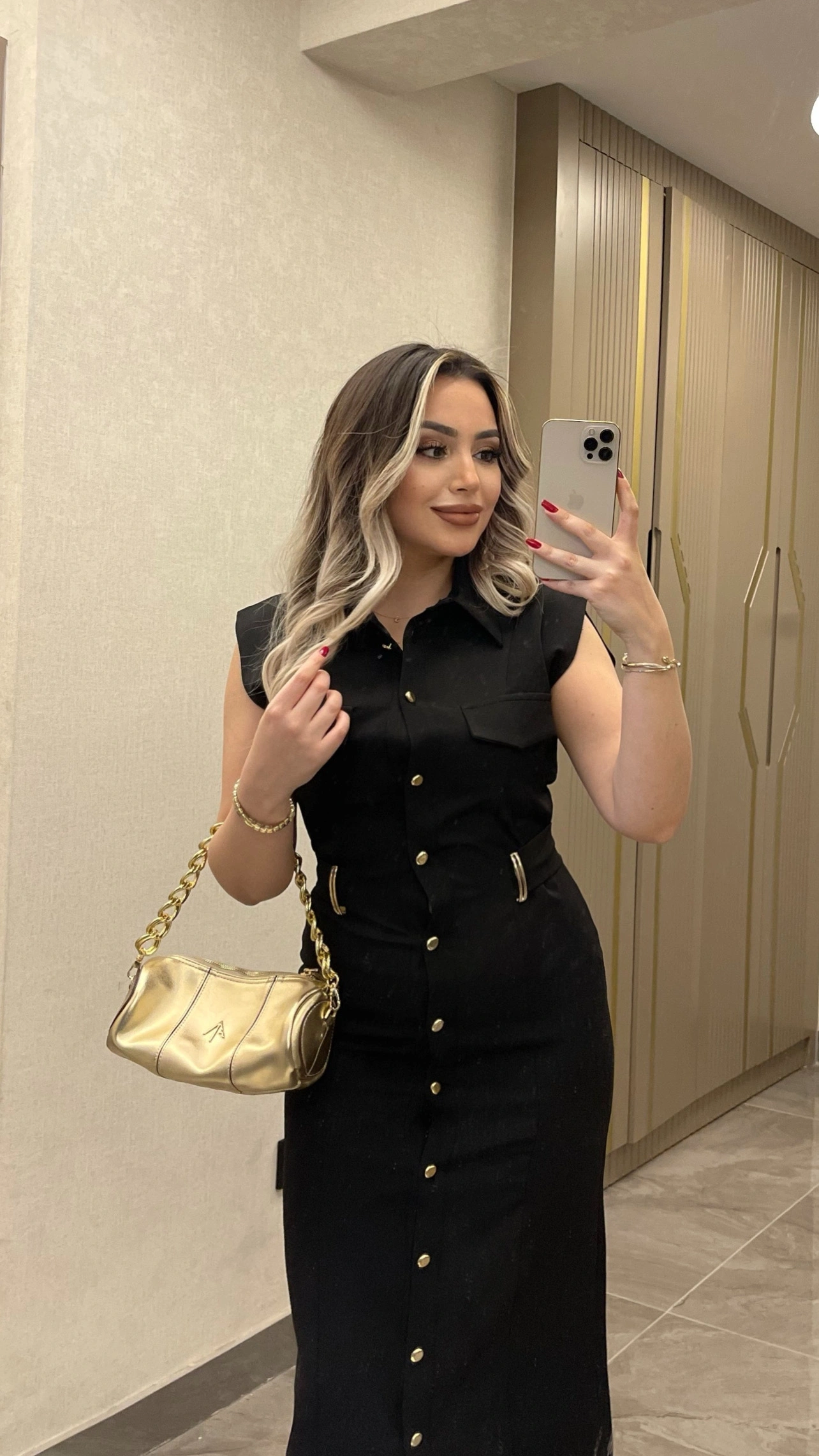 Kemer Aksesuar Detaylı Siyah Slim Elbise