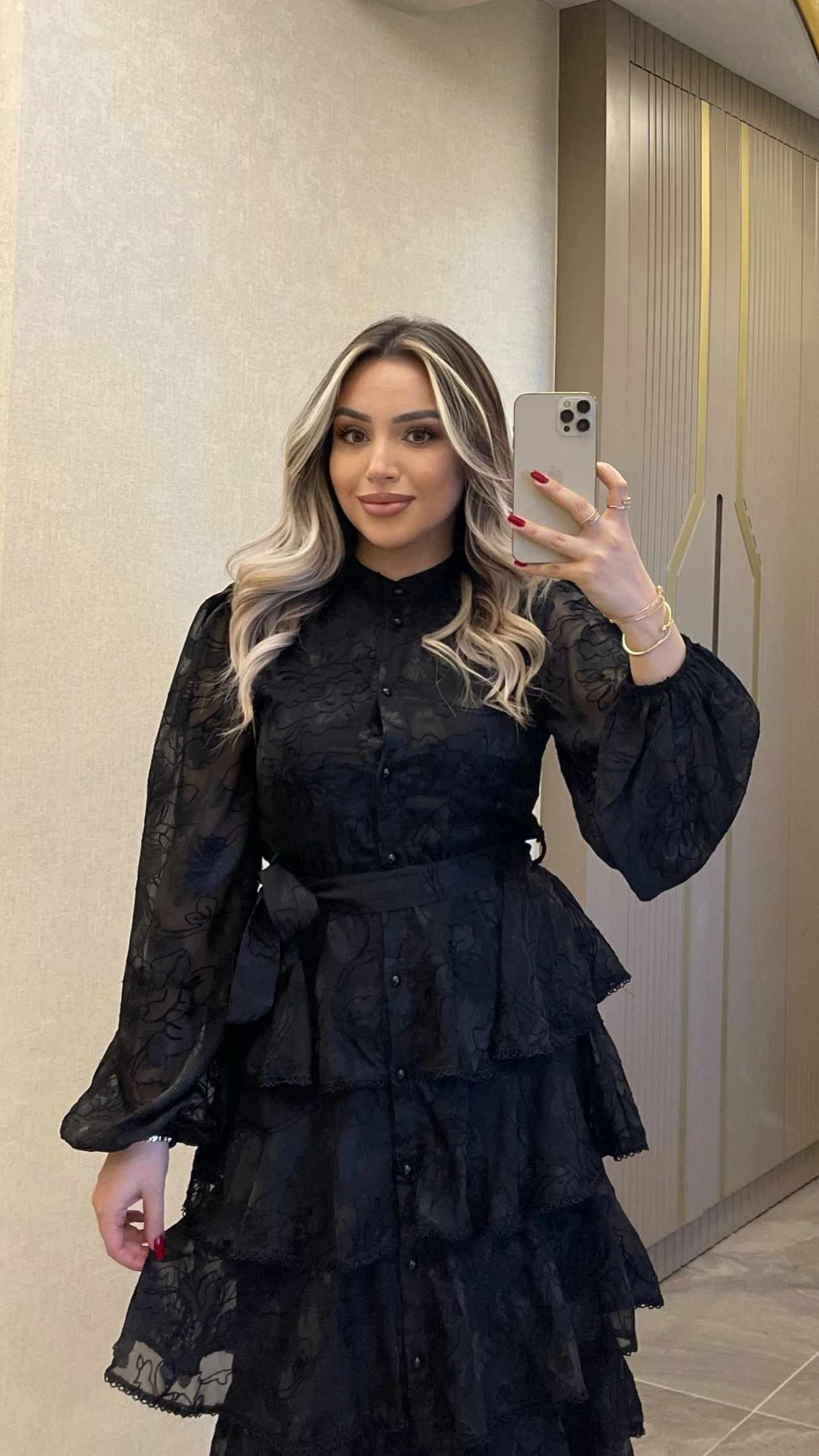 Siyah Katkatlı Nakışlı Elbise