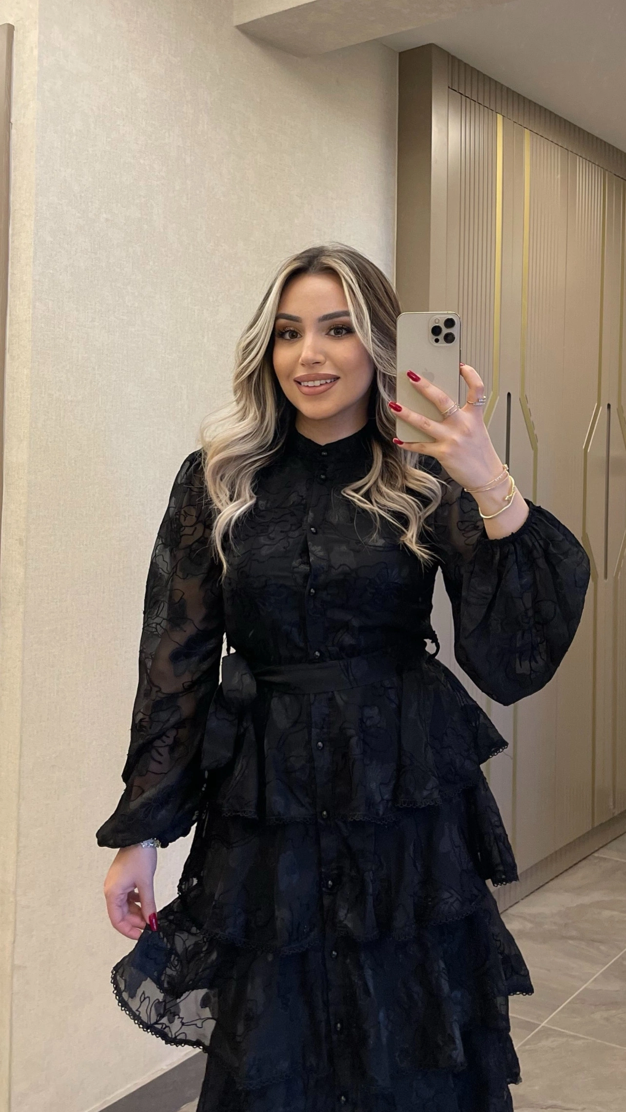 Siyah Katkatlı Nakışlı Elbise