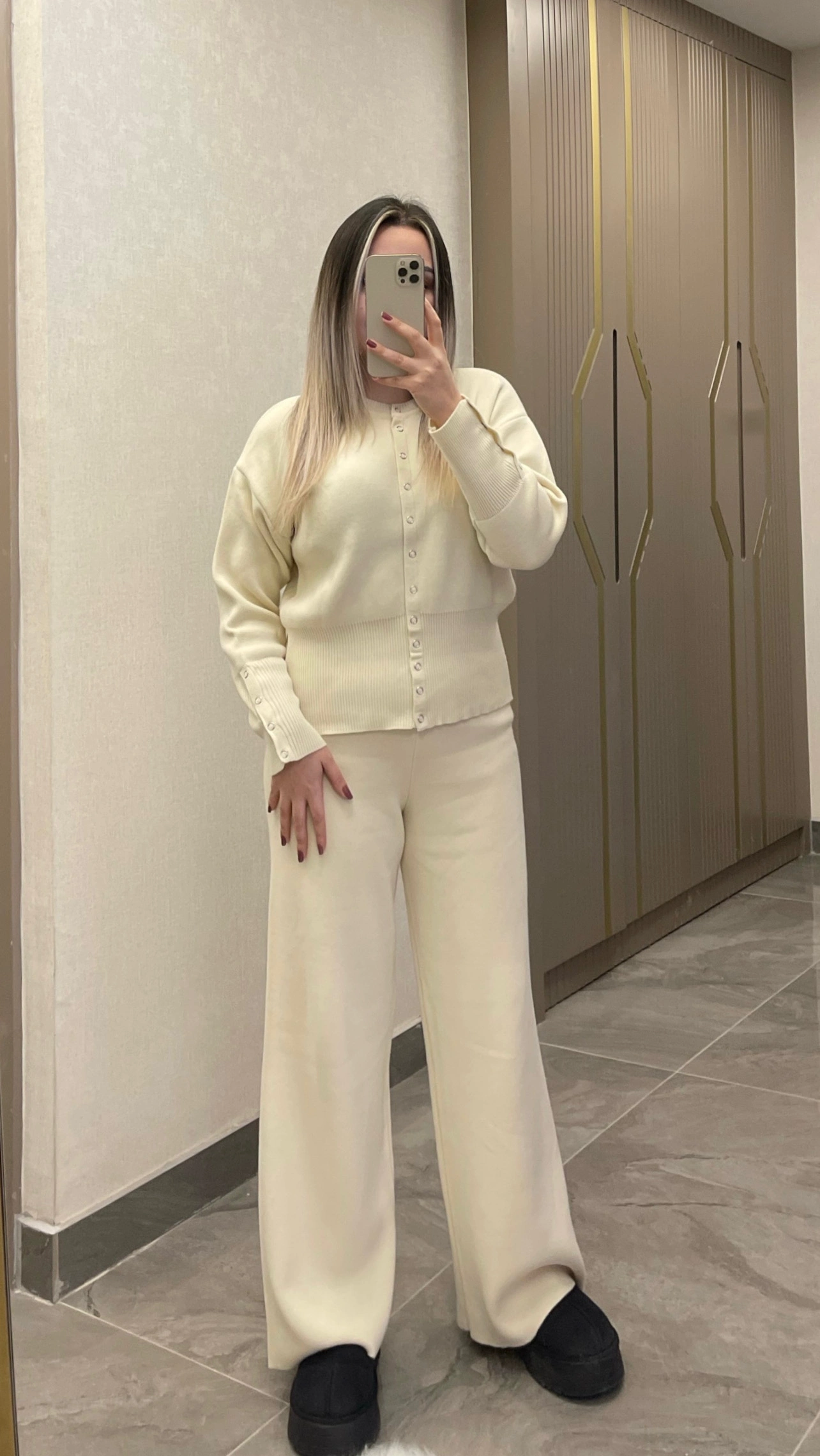 Ekru Çıtçıtlı Çelik Triko Takım