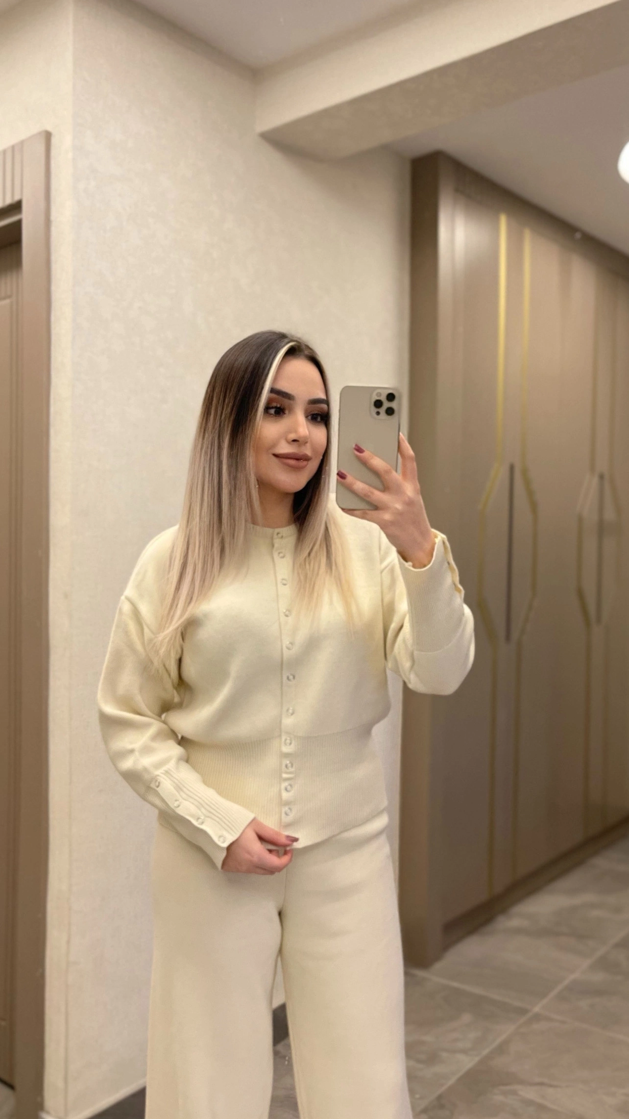Ekru Çıtçıtlı Çelik Triko Takım