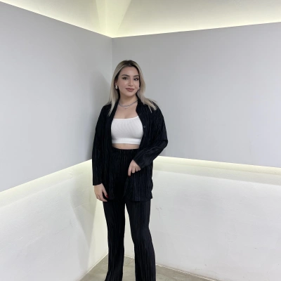 Siyah Piliseli Takım