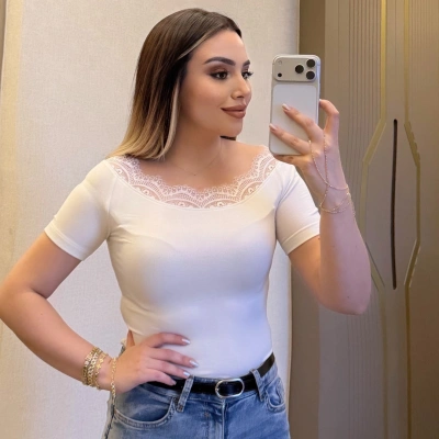 Beyaz Dantelli Kayık Yaka Bluz