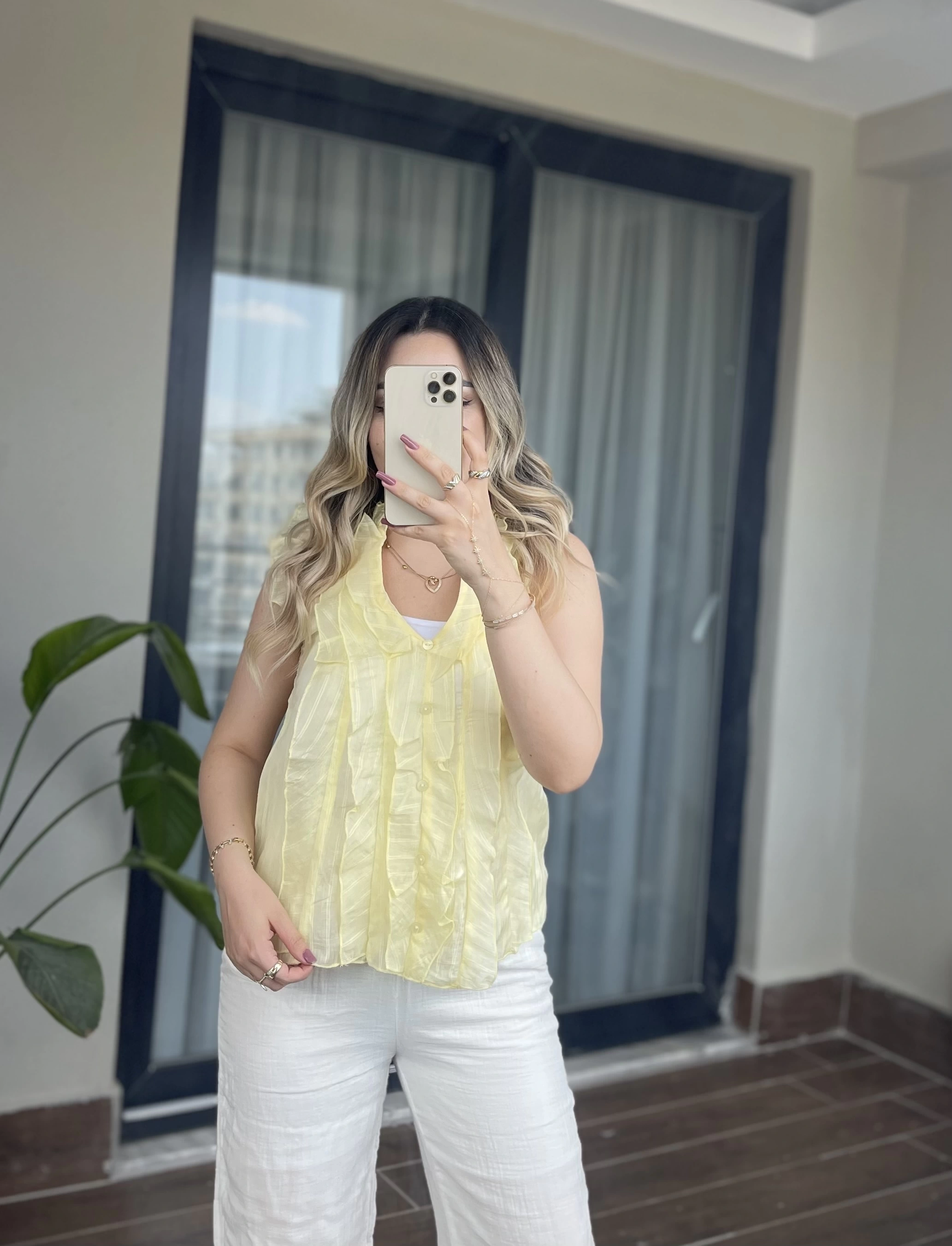Sarı Kolsuz Fırfırlı Gömlek