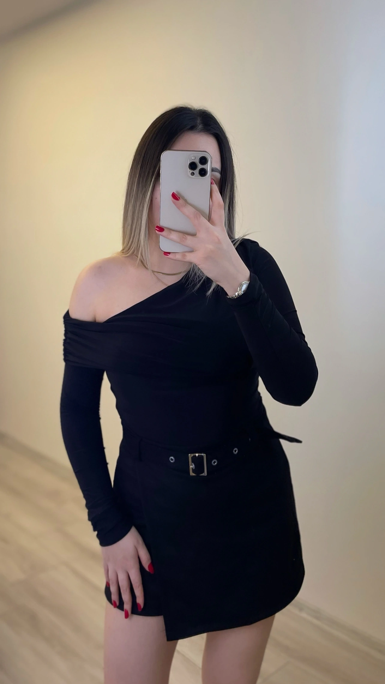 Siyah Omuz Detaylı Bluz