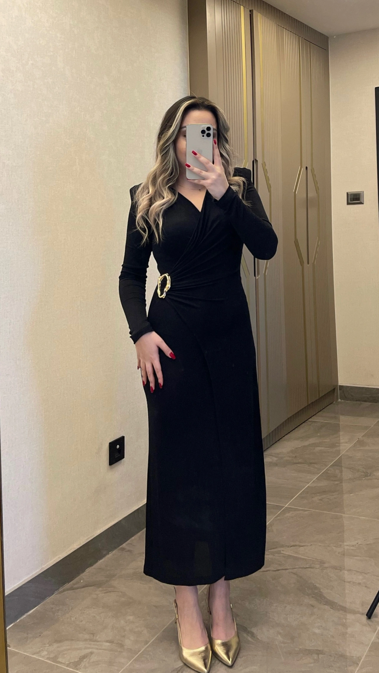 Işıltılı Gold Toka Detaylı Kruvaze Elbise Siyah