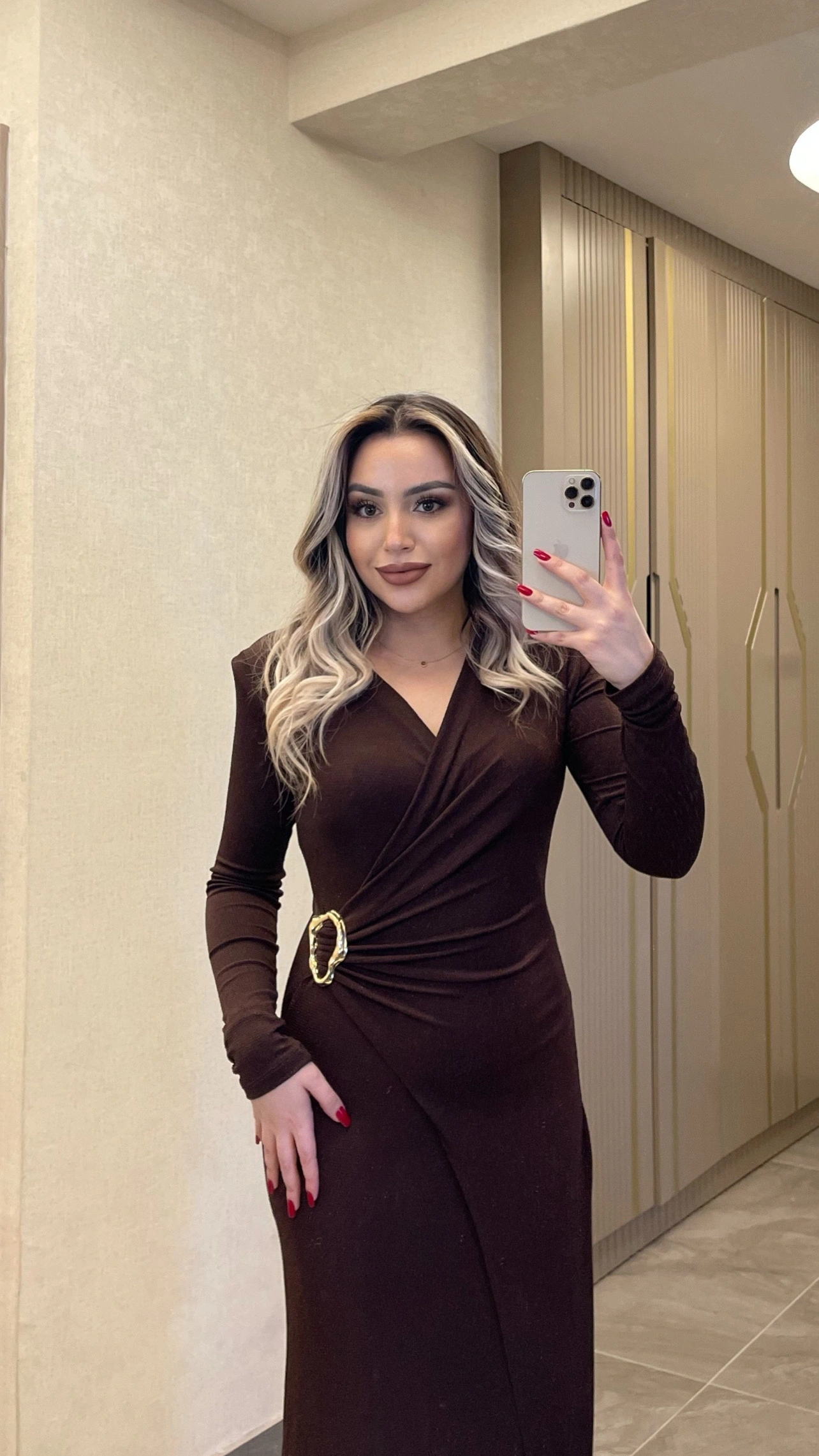 Işıltılı Gold Toka Detaylı Kruvaze Elbise Acı Kahve