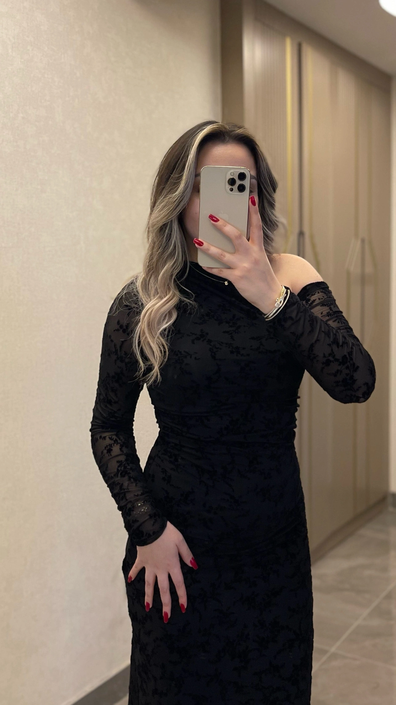 Siyah Dantel Detaylı Transparan Elbise