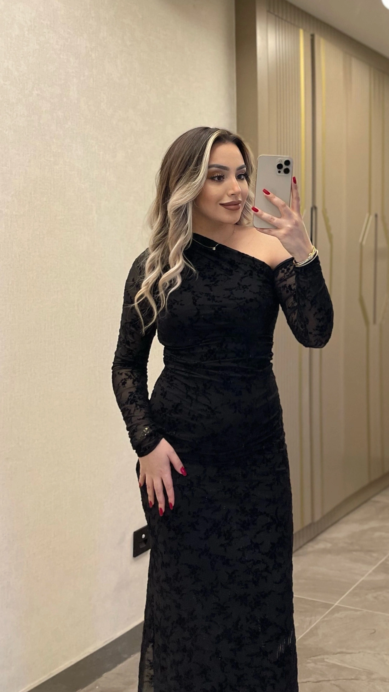 Siyah Dantel Detaylı Transparan Elbise