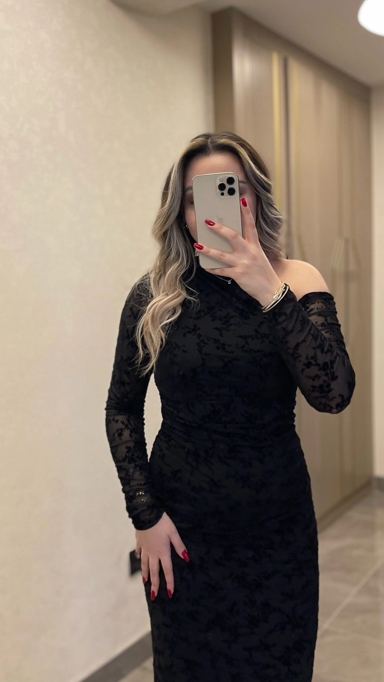 Siyah Dantel Detaylı Transparan Elbise