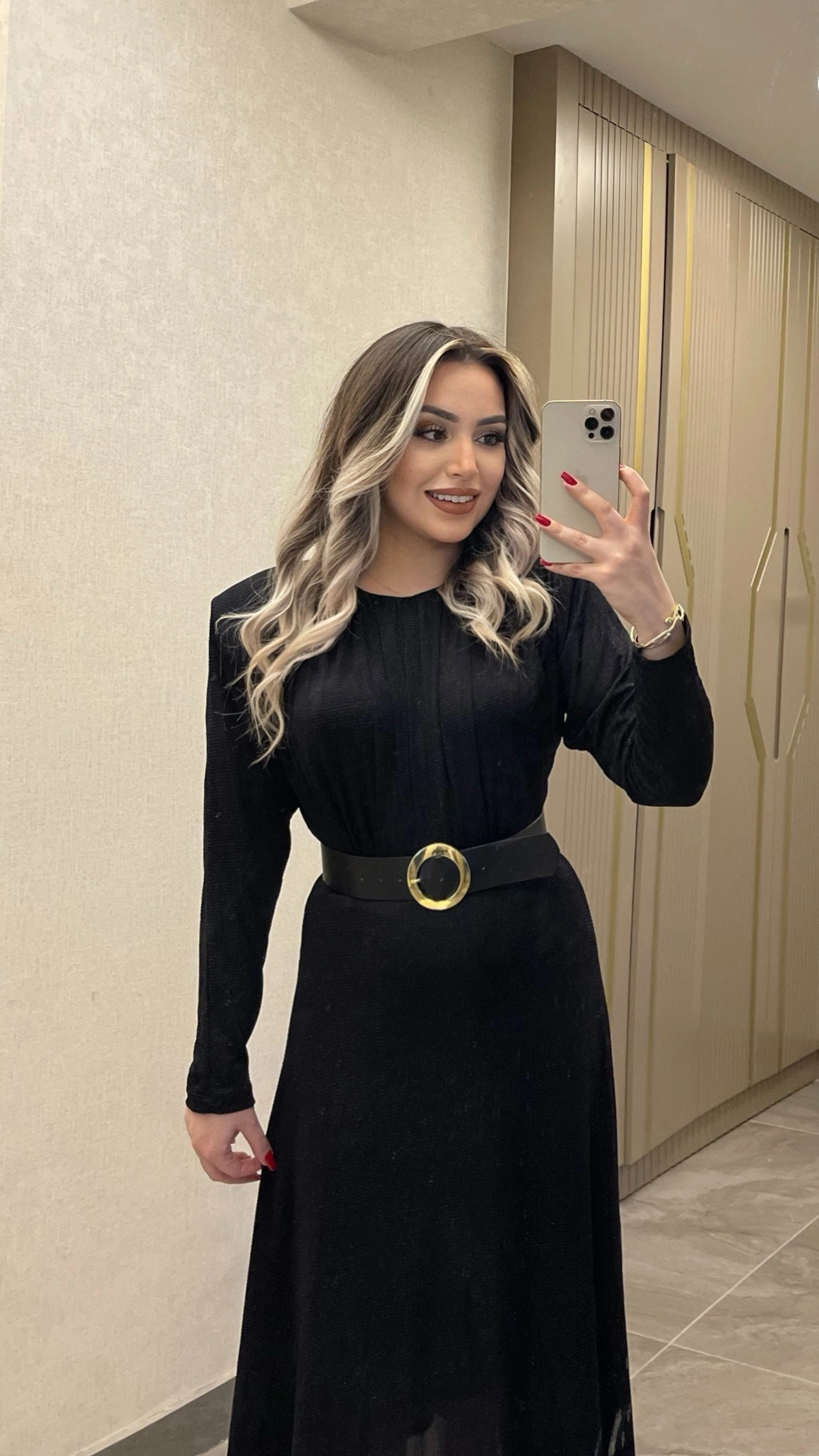 Kemerli Siyah Işıltılı Elbise