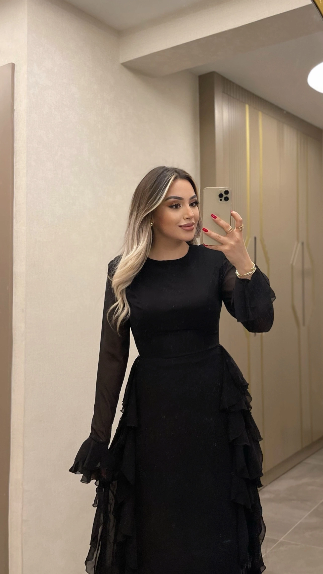 Siyah Volanlı Şifon Elbise