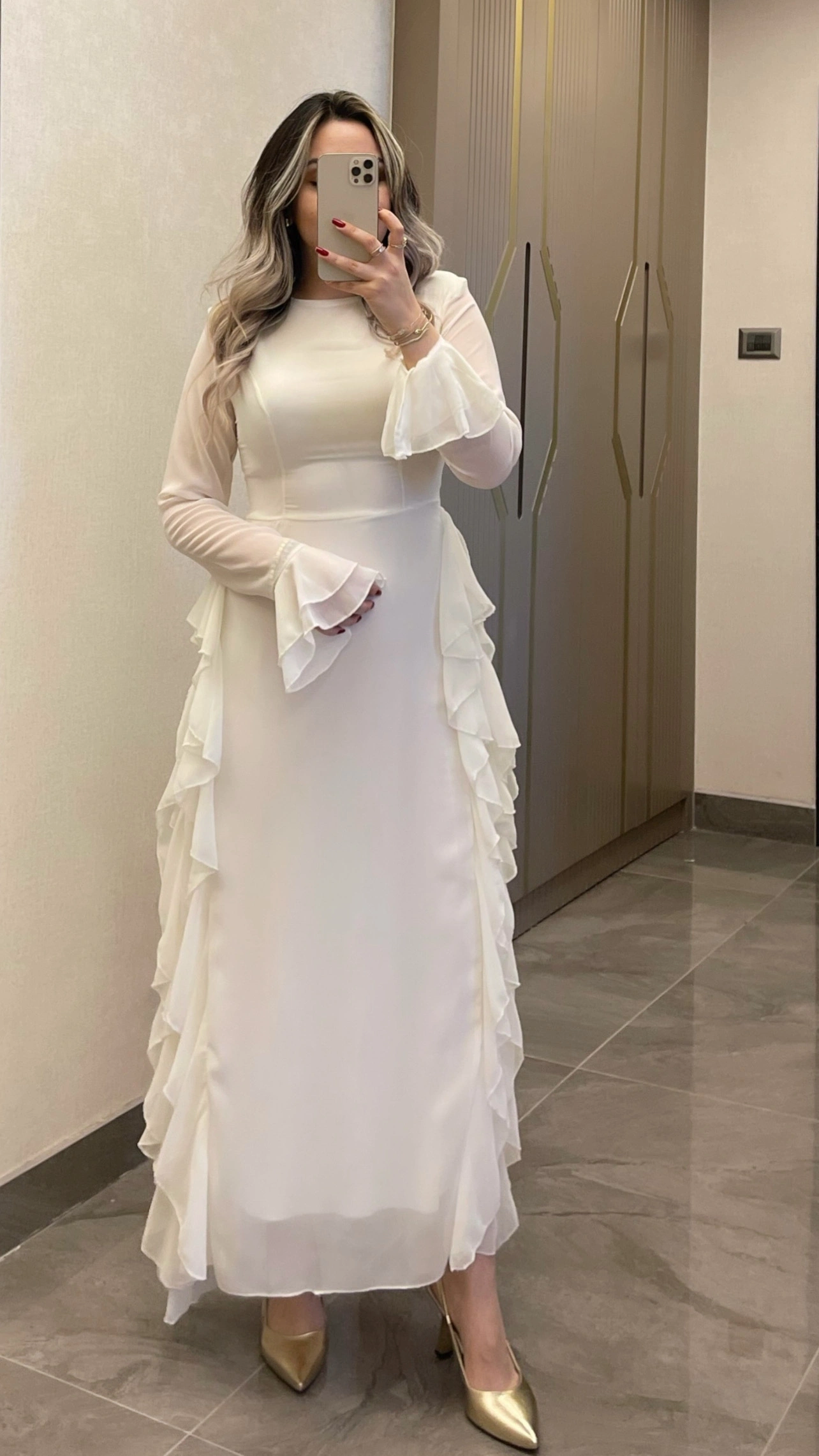 Beyaz Volanlı Şifon Elbise