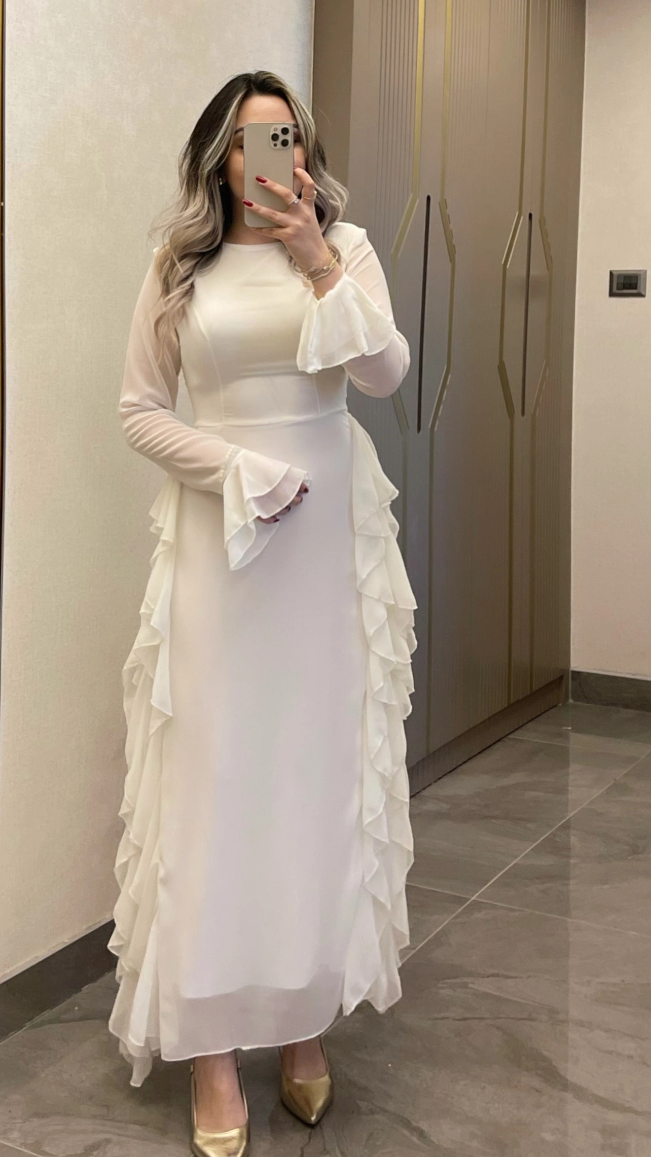 Beyaz Volanlı Şifon Elbise