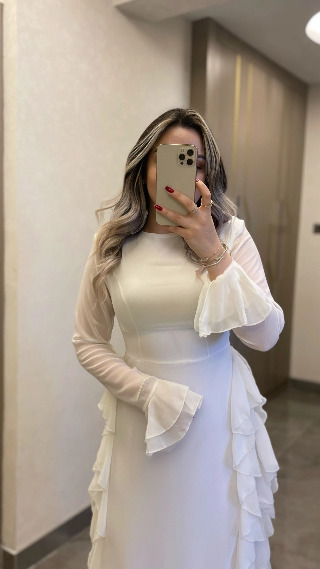 Beyaz Volanlı Şifon Elbise