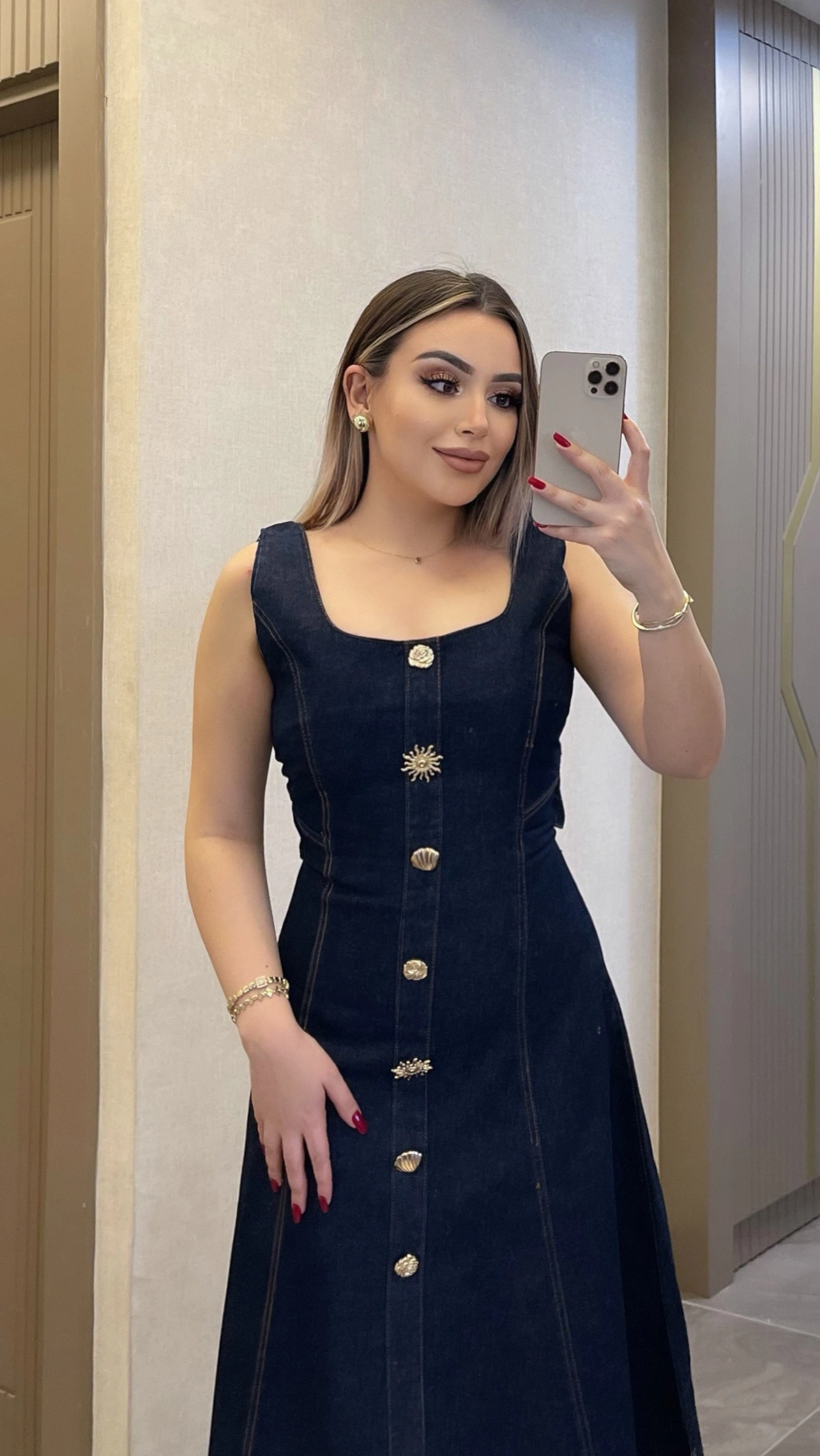 Süs Düğmeli Denim Elbise