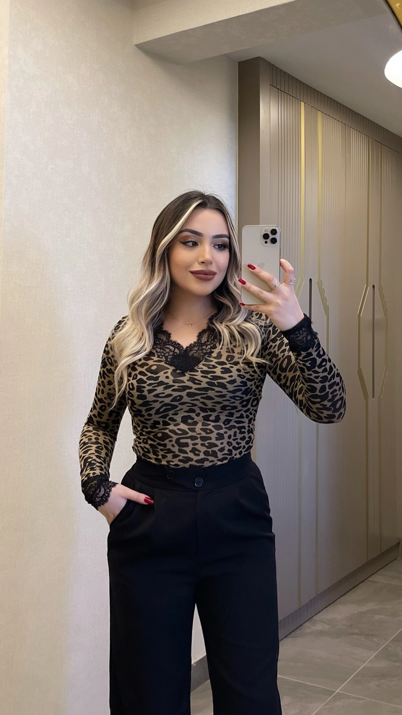 Leopar Dantelli V Yaka Kaşmir Bluz