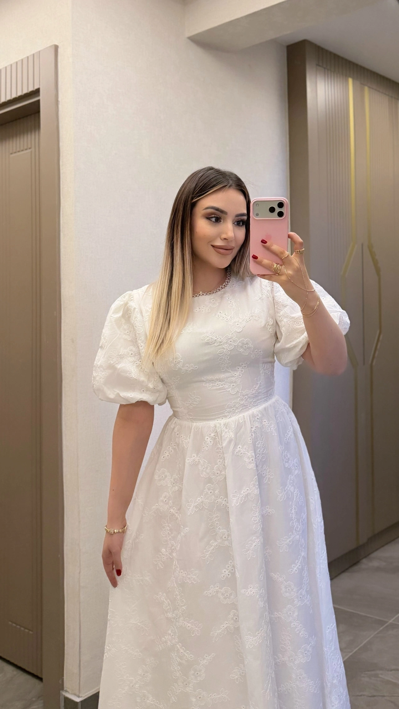 Sırt Detaylı Brode Elbise
