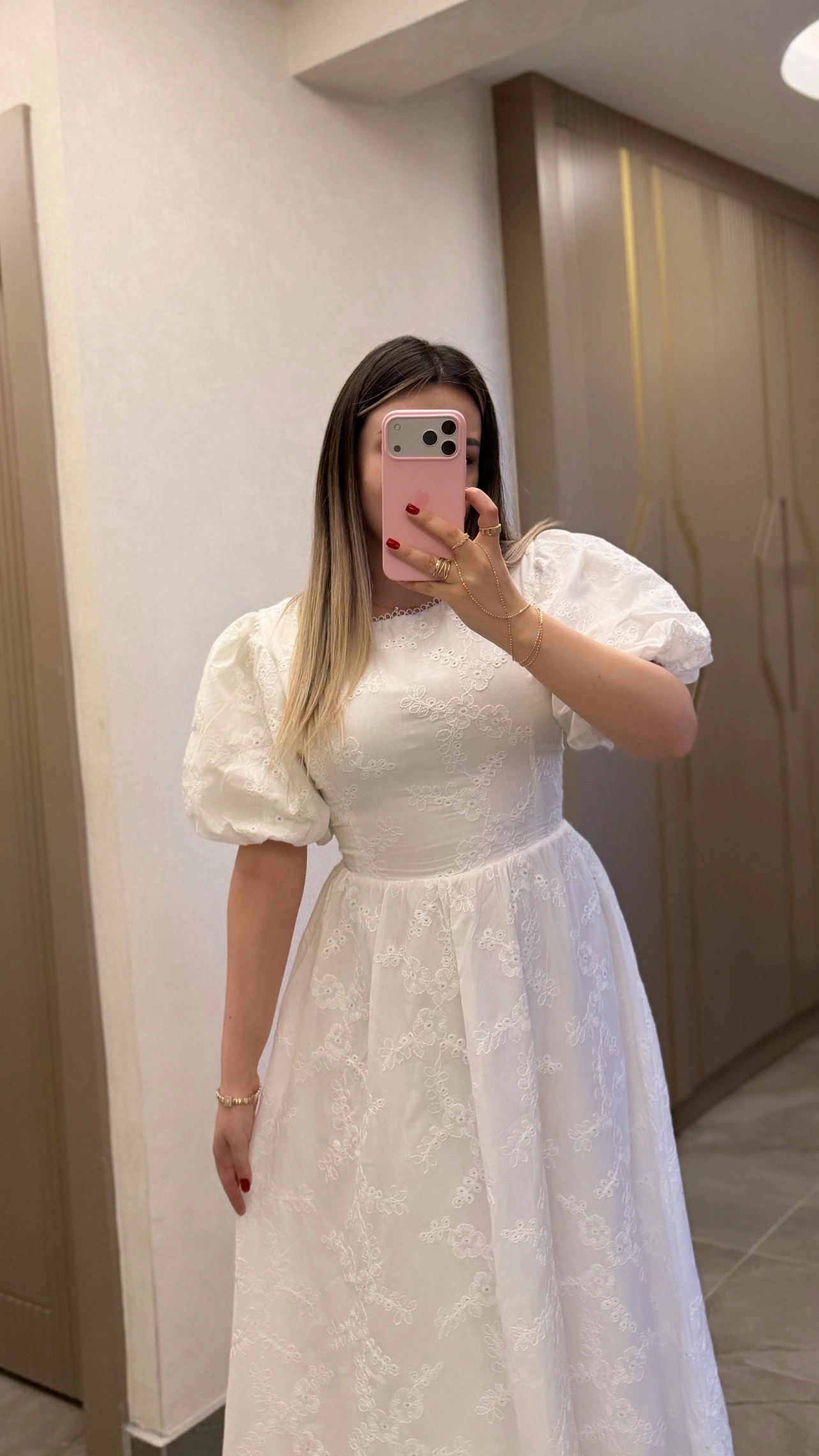Sırt Detaylı Brode Elbise