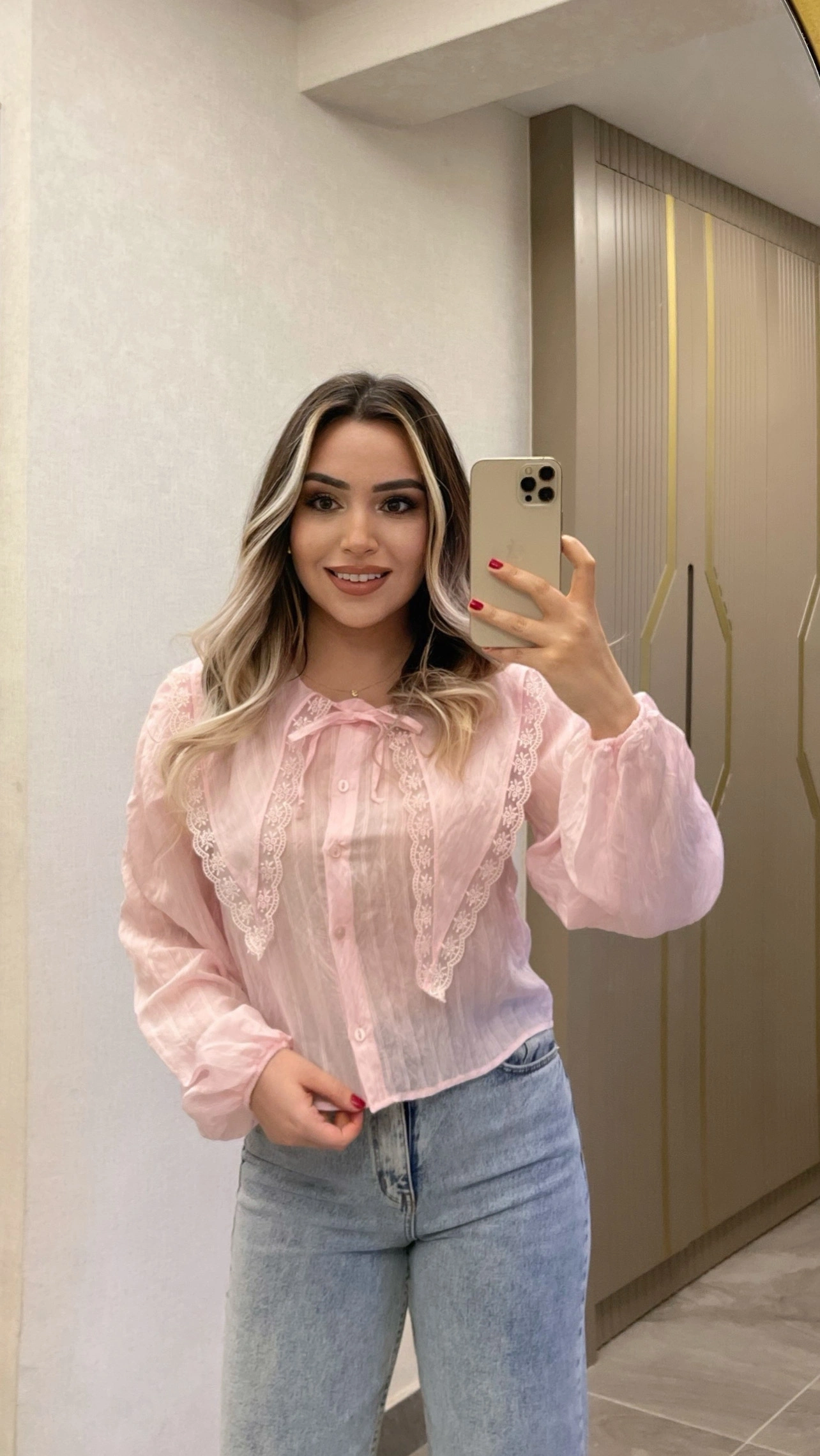 Pembe Dantelli Gömlek