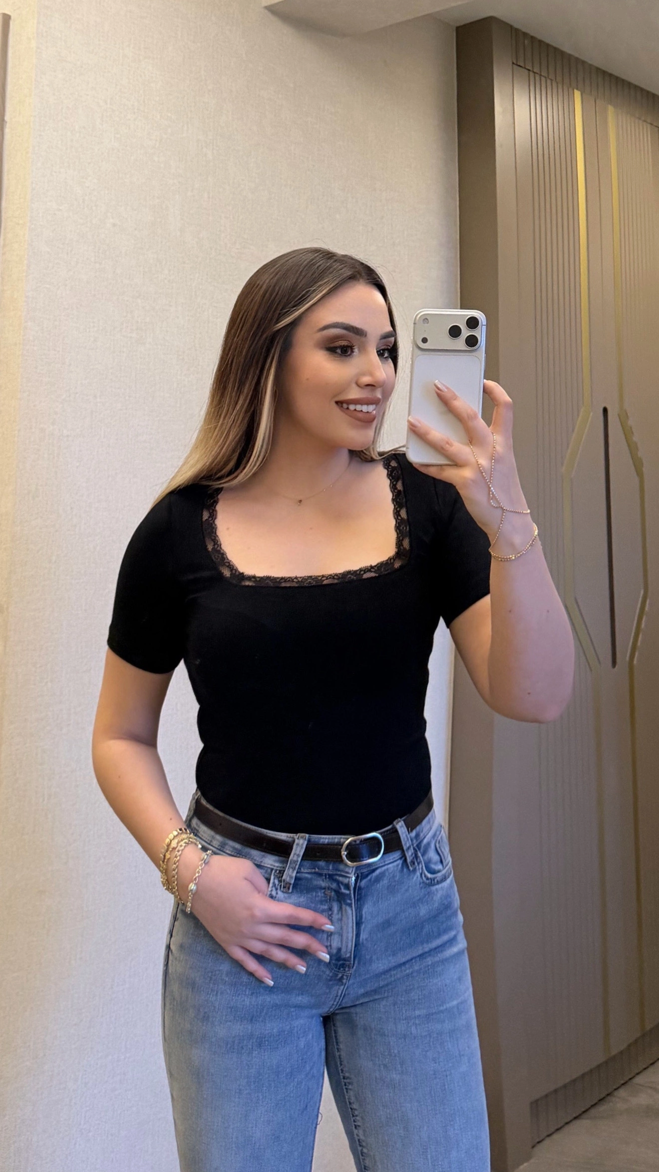 Siyah Önü Dantelli Kare Yaka Body