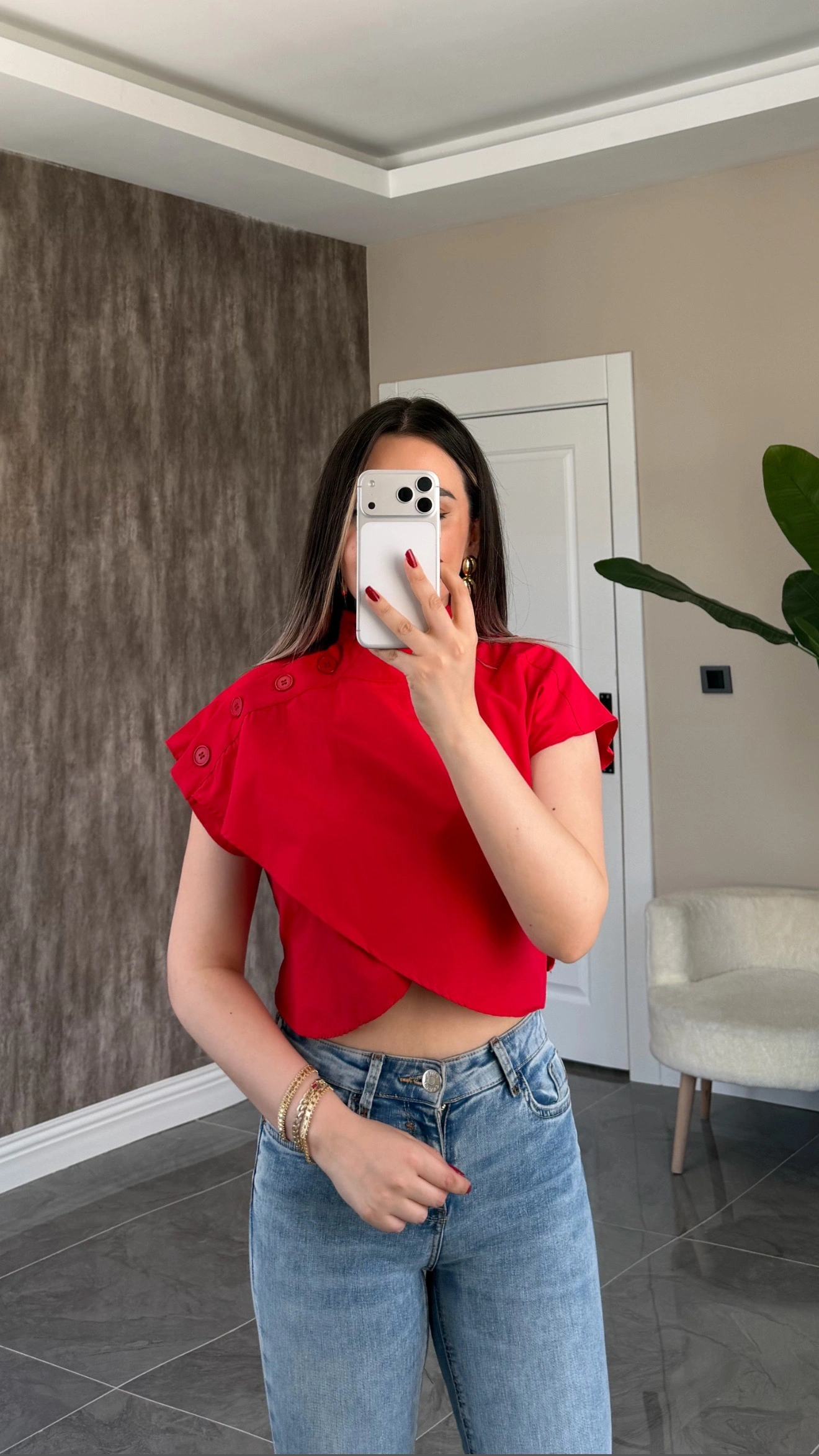 Omzu Düğme Detaylı Kırmızı Bluz