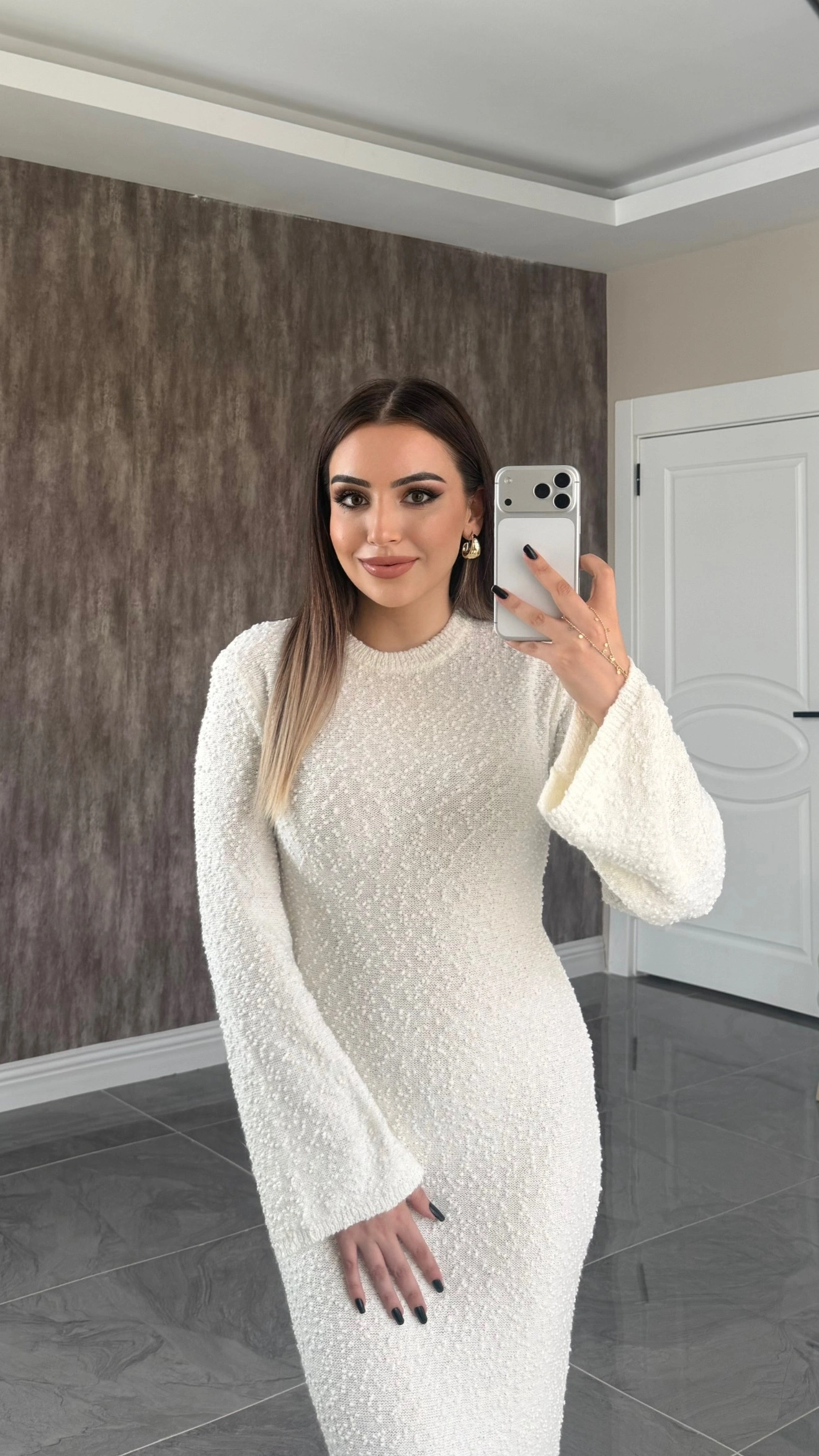 Dokulu Beyaz Triko Elbise