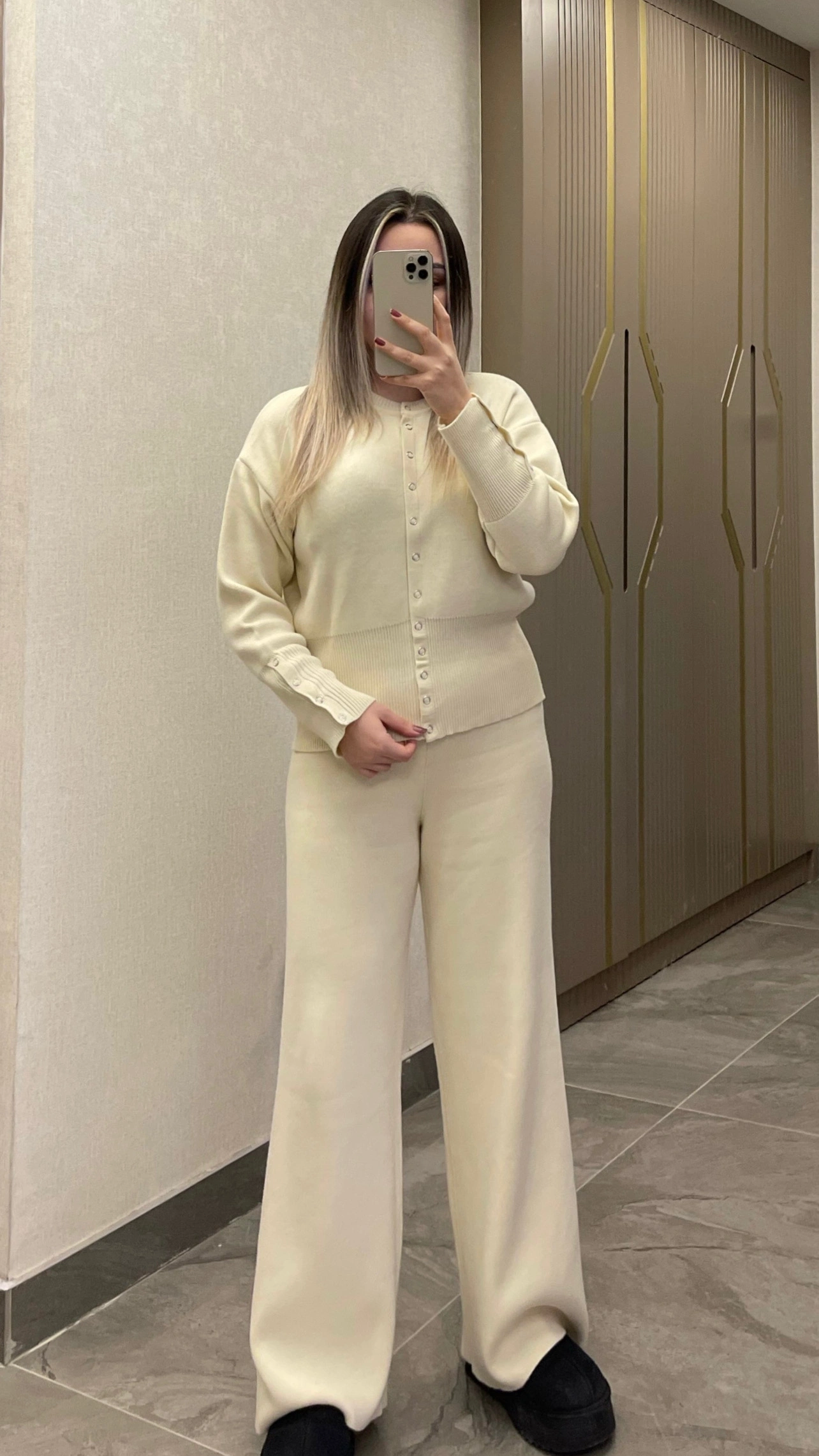 Ekru Çıtçıtlı Çelik Triko Takım
