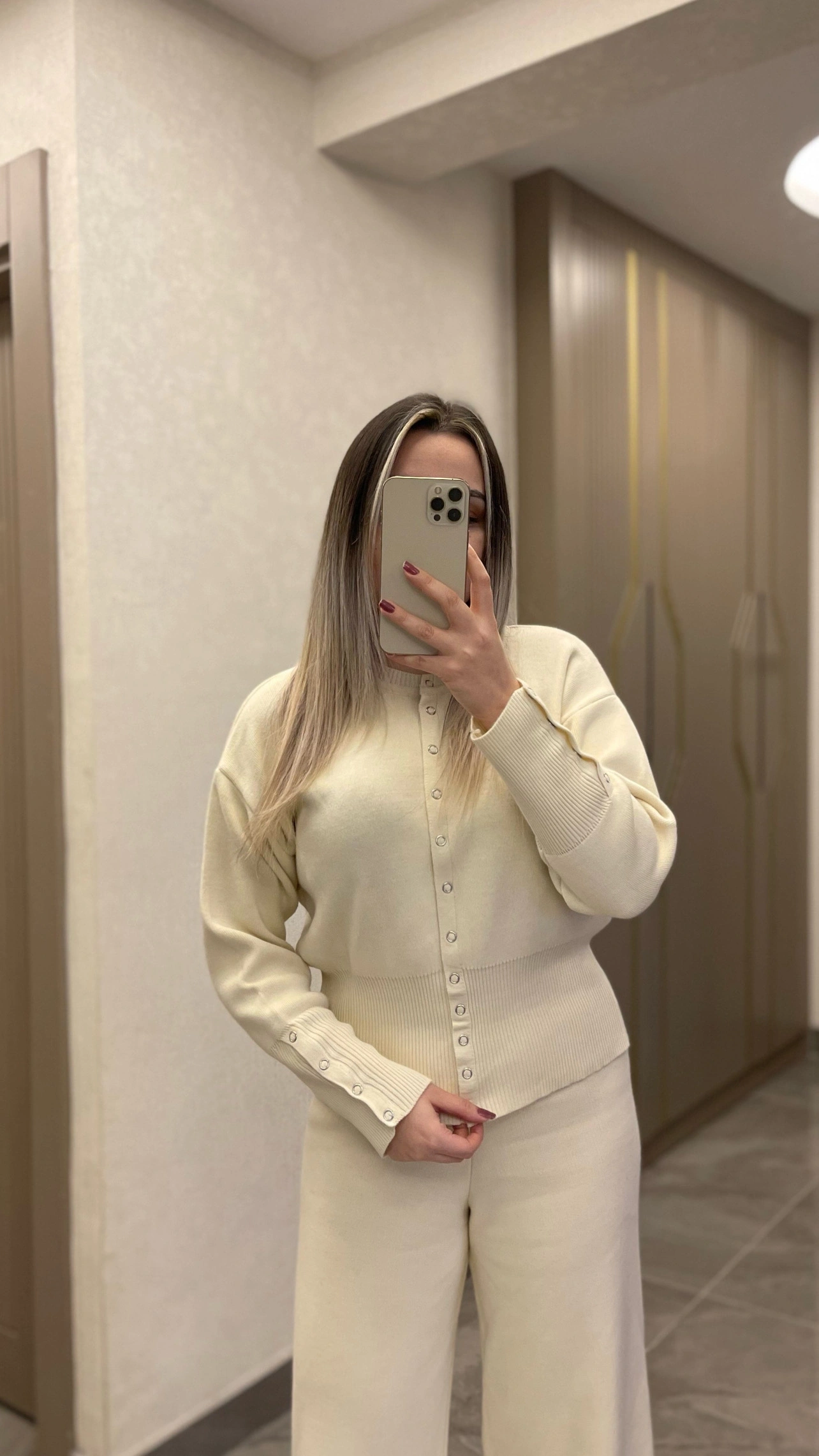 Ekru Çıtçıtlı Çelik Triko Takım