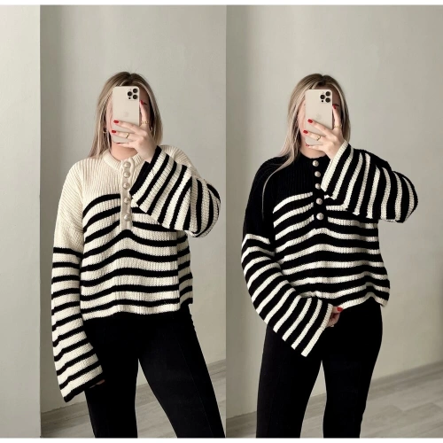 Gold Düğme Detaylı Triko Kazak